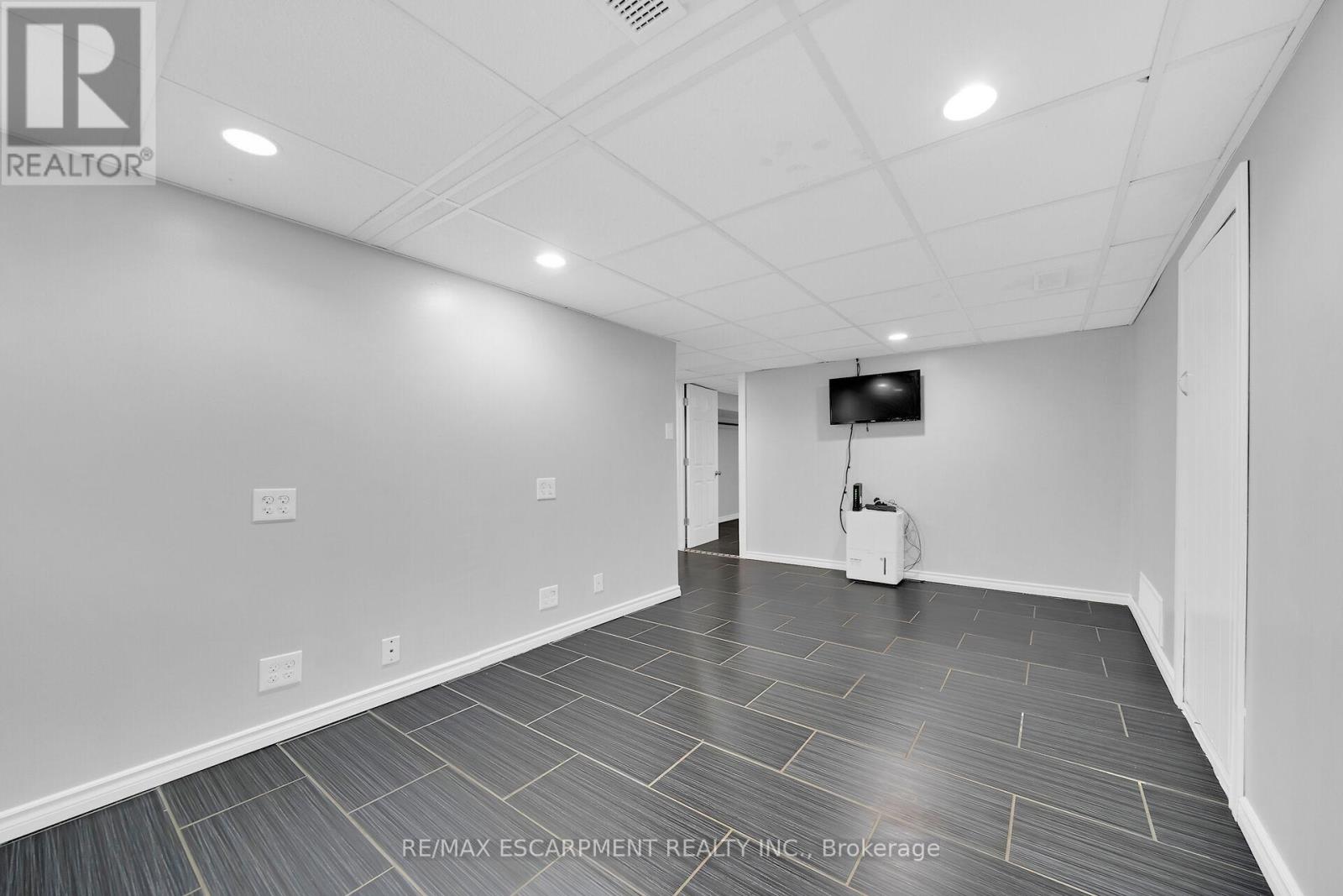 350 Pottruff Road N, Hamilton, Ontario  L8H 2M4 - Photo 37 - X12454542