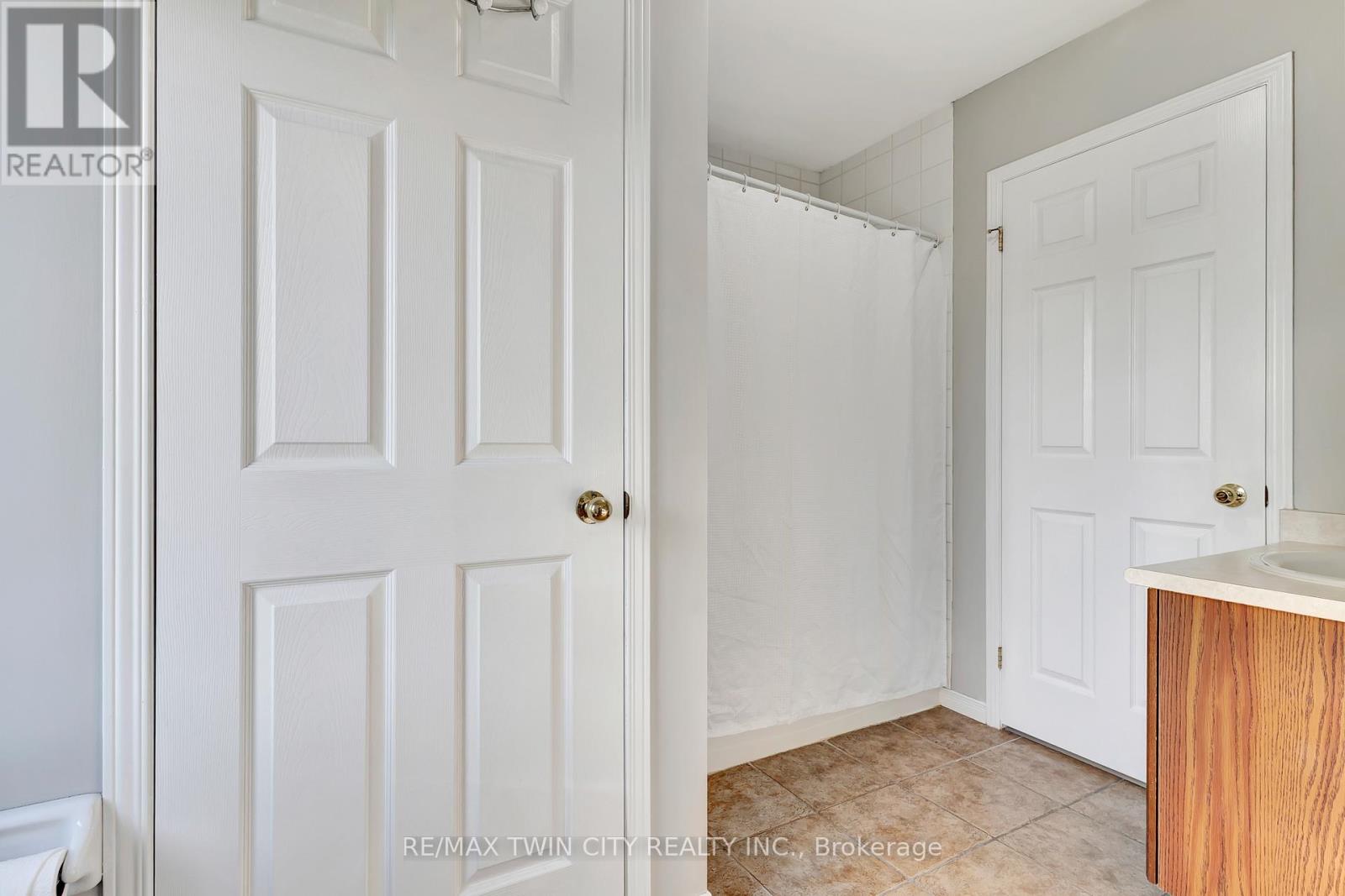 1d - 45 Cedarhill Crescent, Kitchener, Ontario  N2E 0A2 - Photo 35 - X12454543