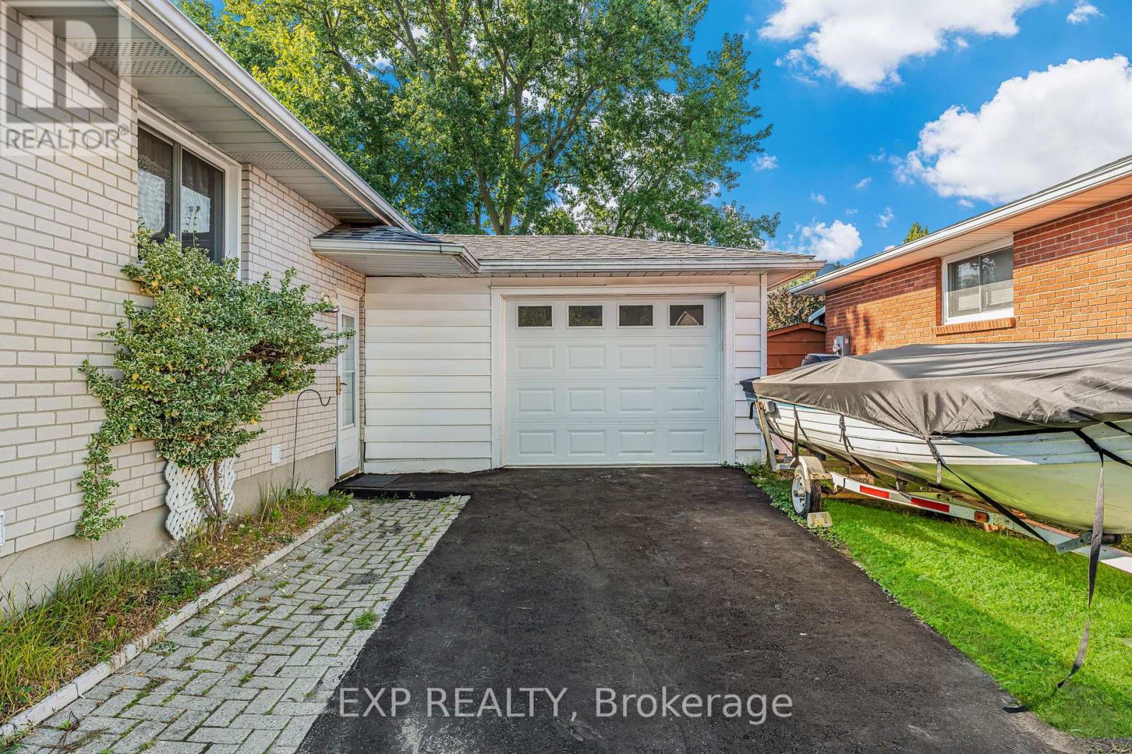 27 Locke Avenue, St. Thomas, Ontario  N5P 3X5 - Photo 3 - X12454564