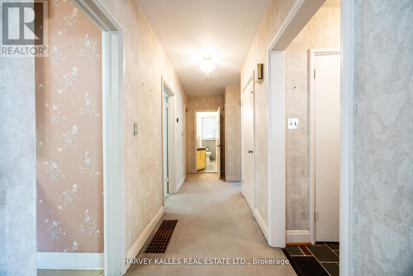 17 Munro Boulevard, Toronto (St. Andrew-Windfields), Ontario  M2L 1C1 - Photo 12 - C12454125
