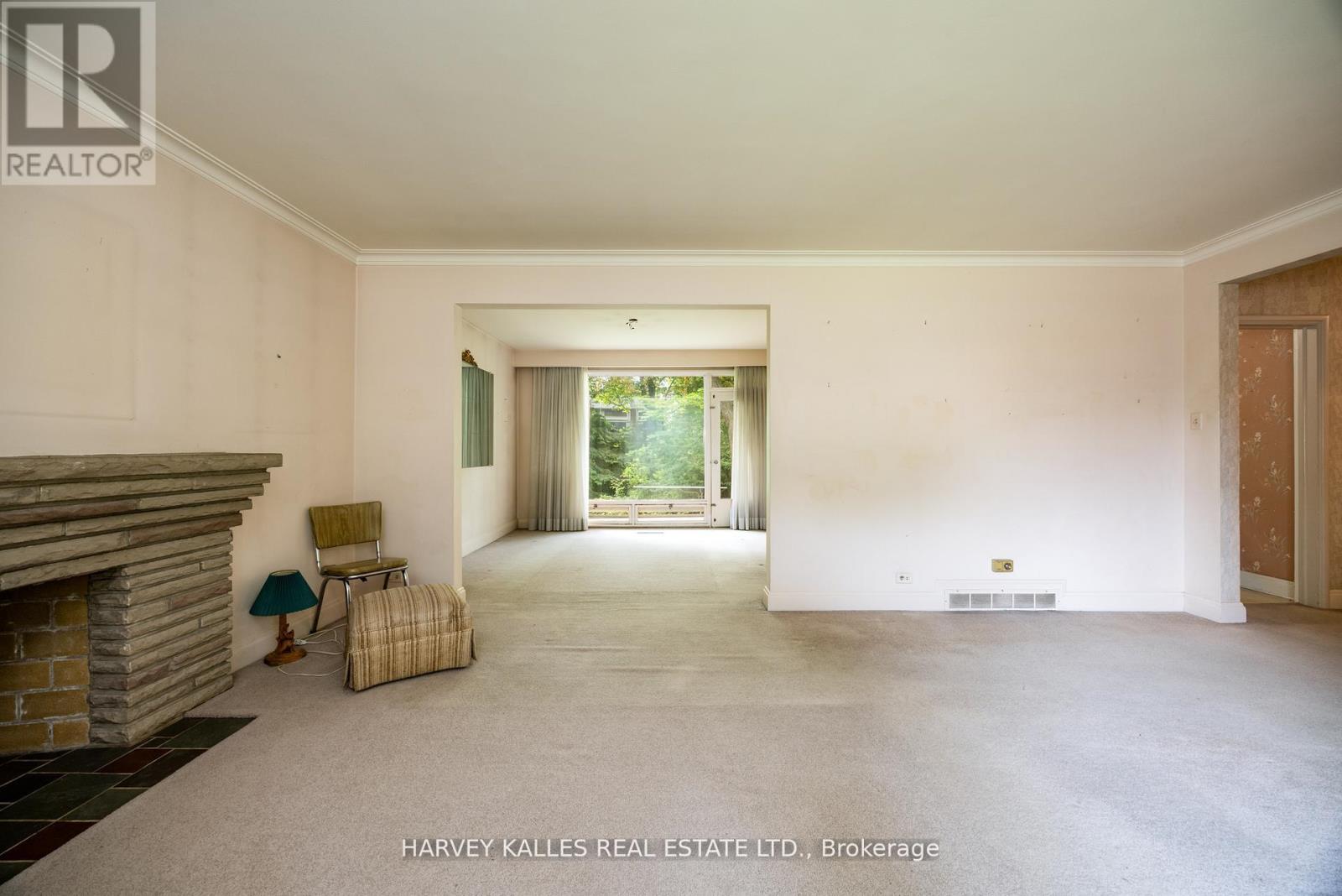 17 Munro Boulevard, Toronto (St. Andrew-Windfields), Ontario  M2L 1C1 - Photo 7 - C12454125