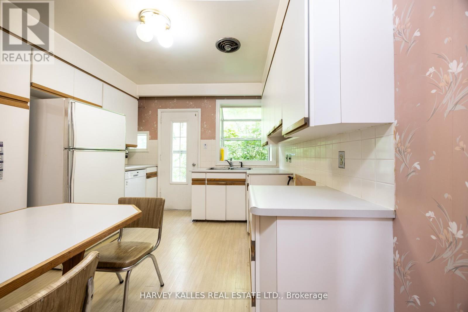 17 Munro Boulevard, Toronto (St. Andrew-Windfields), Ontario  M2L 1C1 - Photo 11 - C12454125