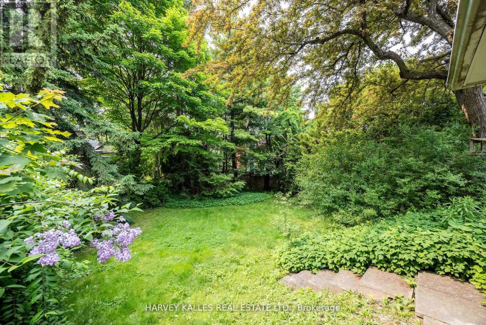 17 Munro Boulevard, Toronto (St. Andrew-Windfields), Ontario  M2L 1C1 - Photo 27 - C12454125