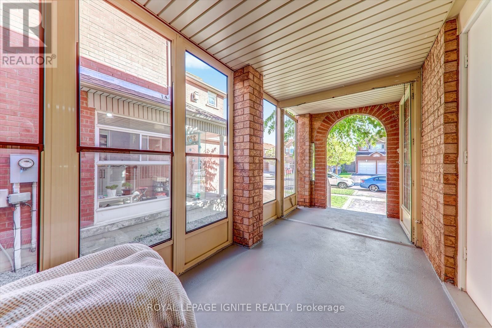 218 Sophia Road, Markham, Ontario  L3S 4C6 - Photo 5 - N12454491