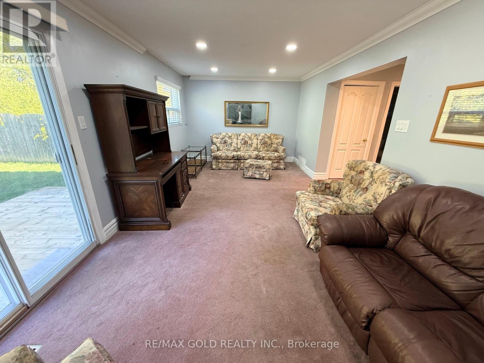 32 Jade Crescent, Brampton, Ontario  L6S 3H1 - Photo 6 - W12375758