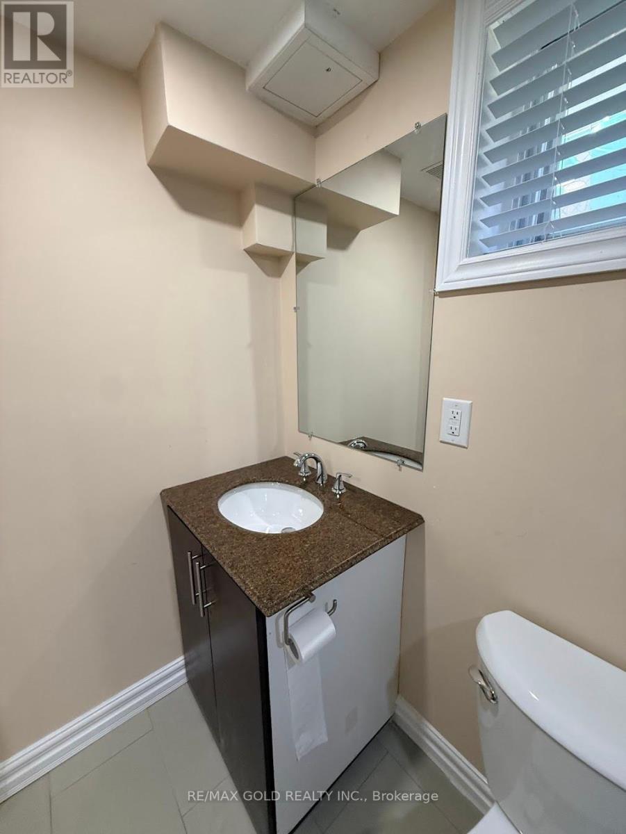 32 Jade Crescent, Brampton, Ontario  L6S 3H1 - Photo 15 - W12375758