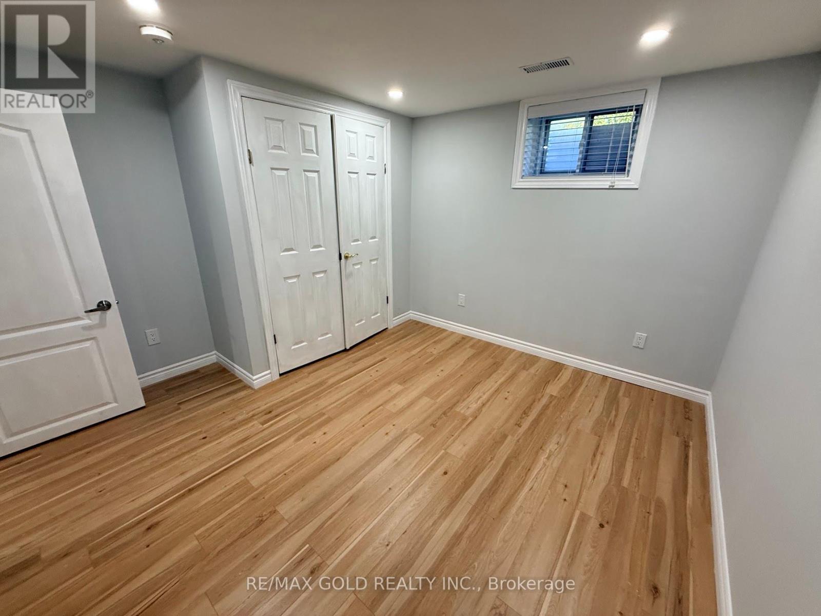 32 Jade Crescent, Brampton, Ontario  L6S 3H1 - Photo 11 - W12375758