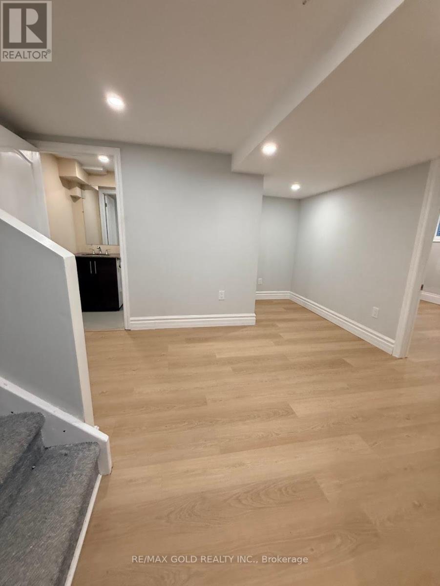 32 Jade Crescent, Brampton, Ontario  L6S 3H1 - Photo 16 - W12375758