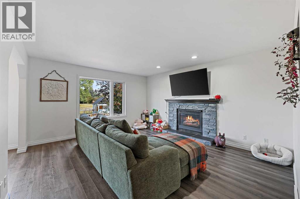 52 West Edge Road, Cochrane, Alberta  T4C 1L1 - Photo 5 - A2262912