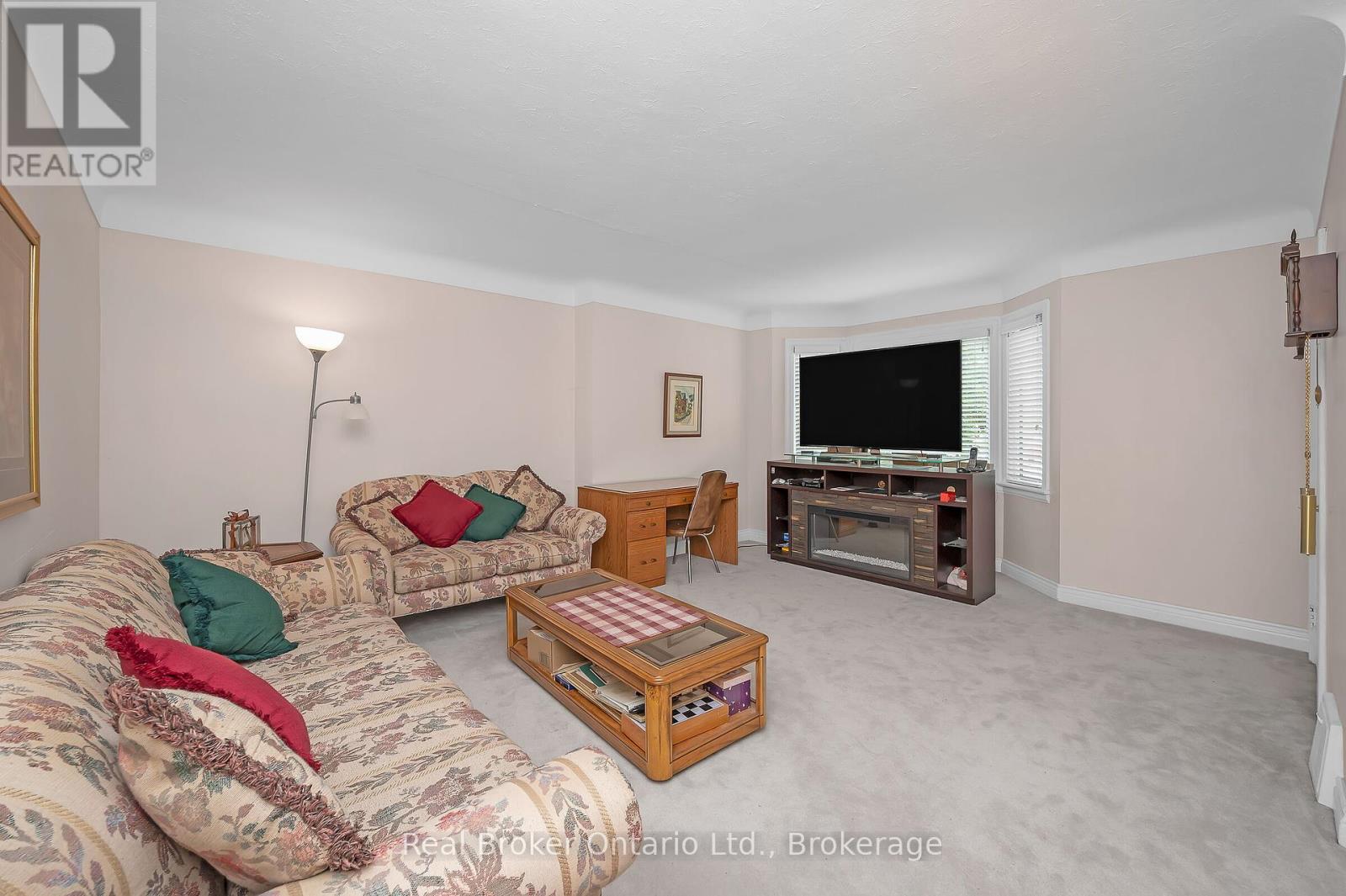264 Grays Road, Hamilton, Ontario  L8E 1V1 - Photo 9 - X12454691