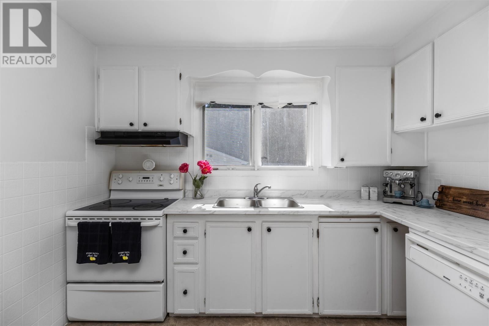 1579 Queen St E, Sault Ste. Marie, Ontario  P6A 2G5 - Photo 10 - SM252899