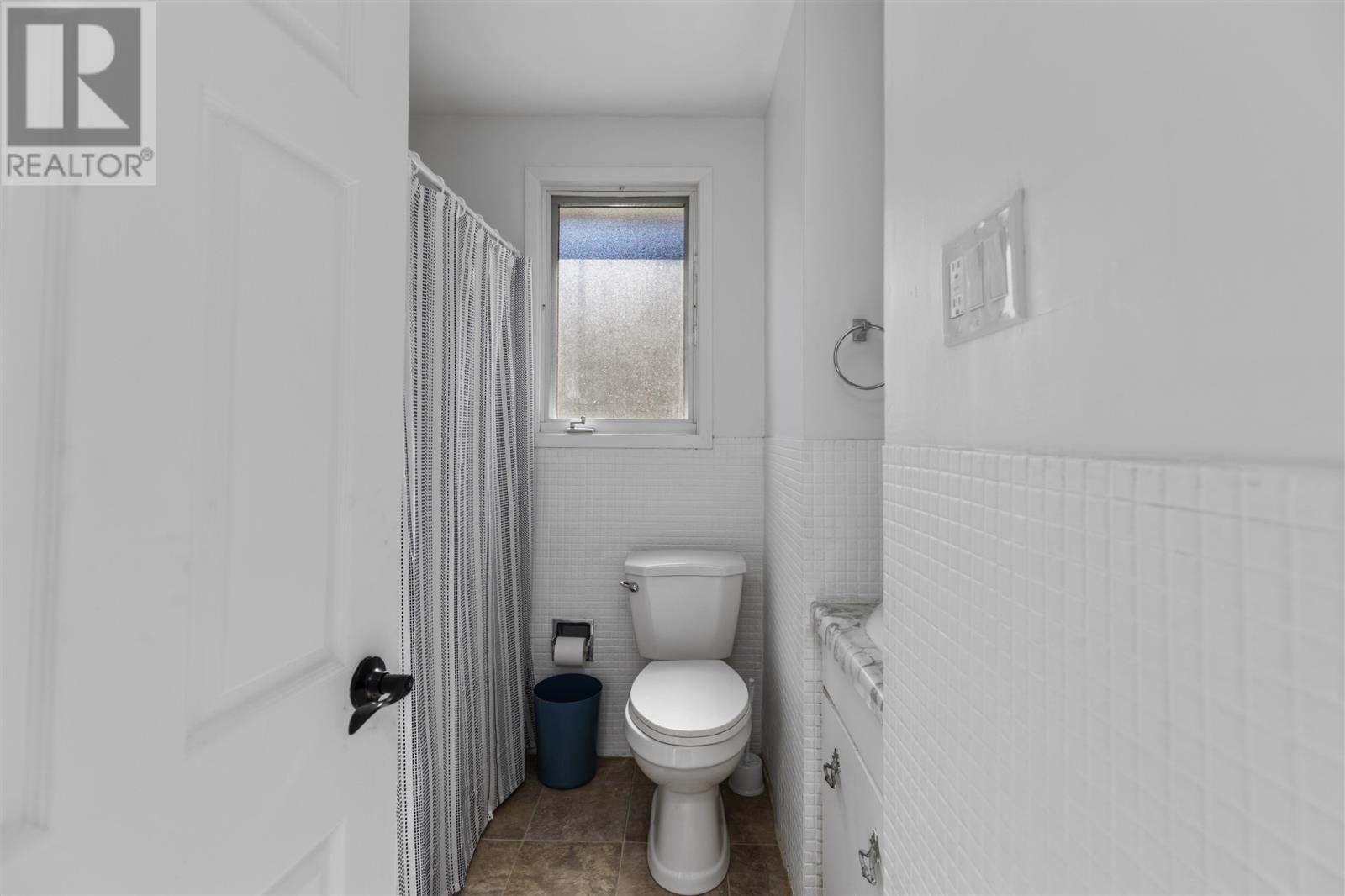 1579 Queen St E, Sault Ste. Marie, Ontario  P6A 2G5 - Photo 12 - SM252899