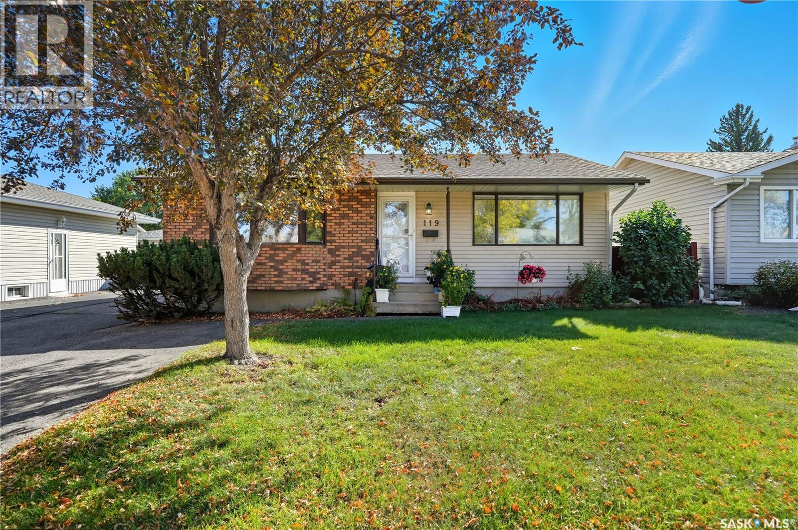 119 Hammond Road, Regina, Saskatchewan  S4R 3C9 - Photo 2 - SK020344