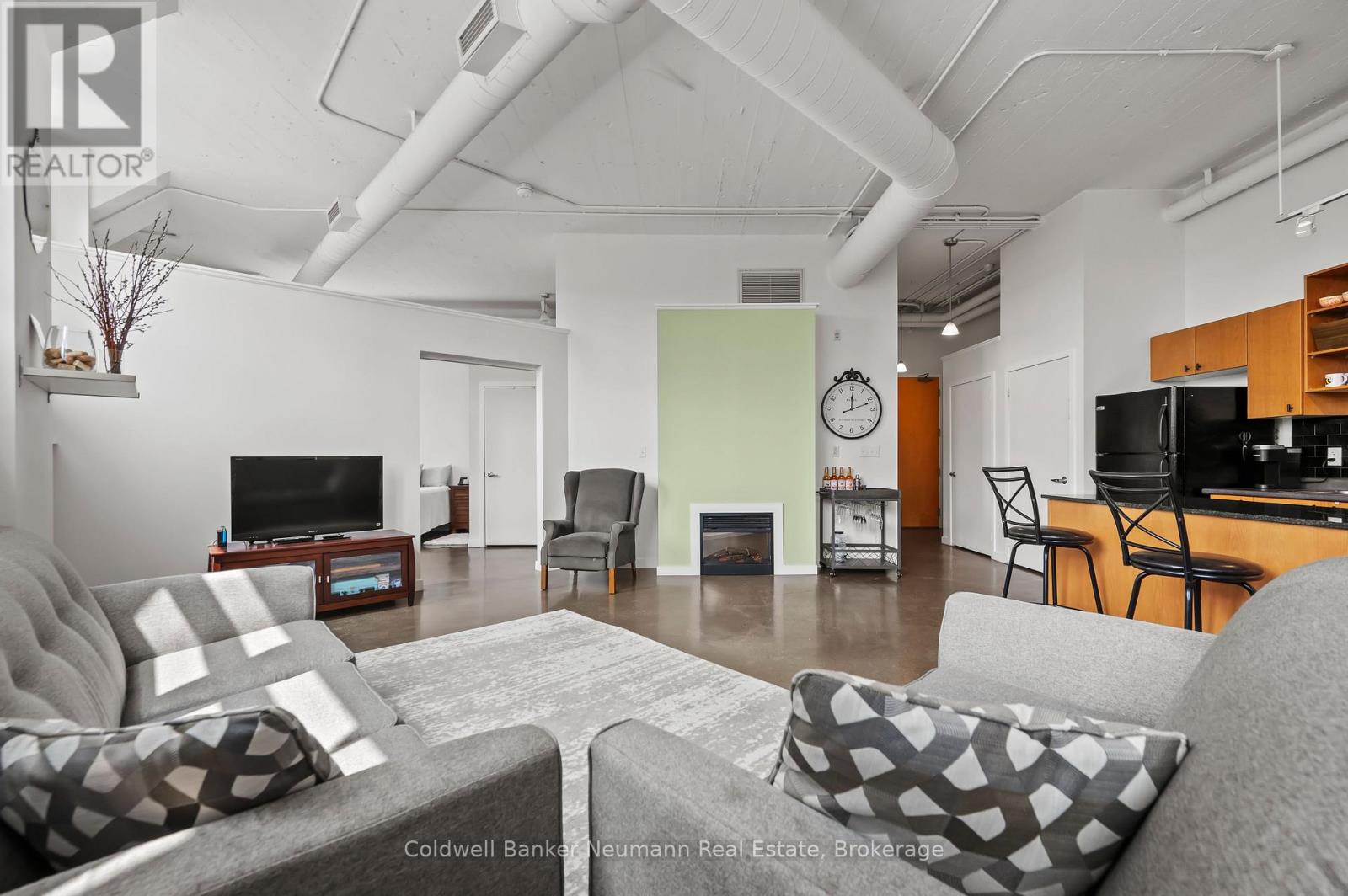 308 - 404 King Street West Street W, Kitchener, Ontario  N2G 2L5 - Photo 2 - X12454738