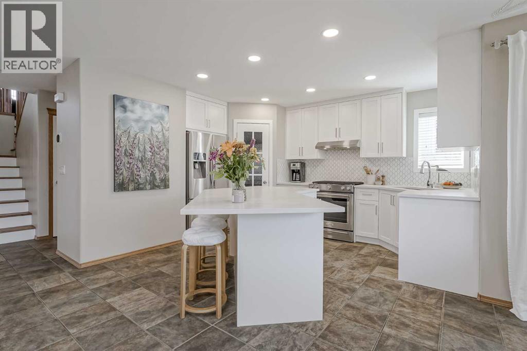 57 Strathlea Grove Sw, Calgary, Alberta  T3H 5C5 - Photo 6 - A2261498