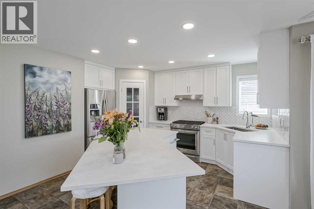 57 Strathlea Grove Sw, Calgary, Alberta  T3H 5C5 - Photo 8 - A2261498