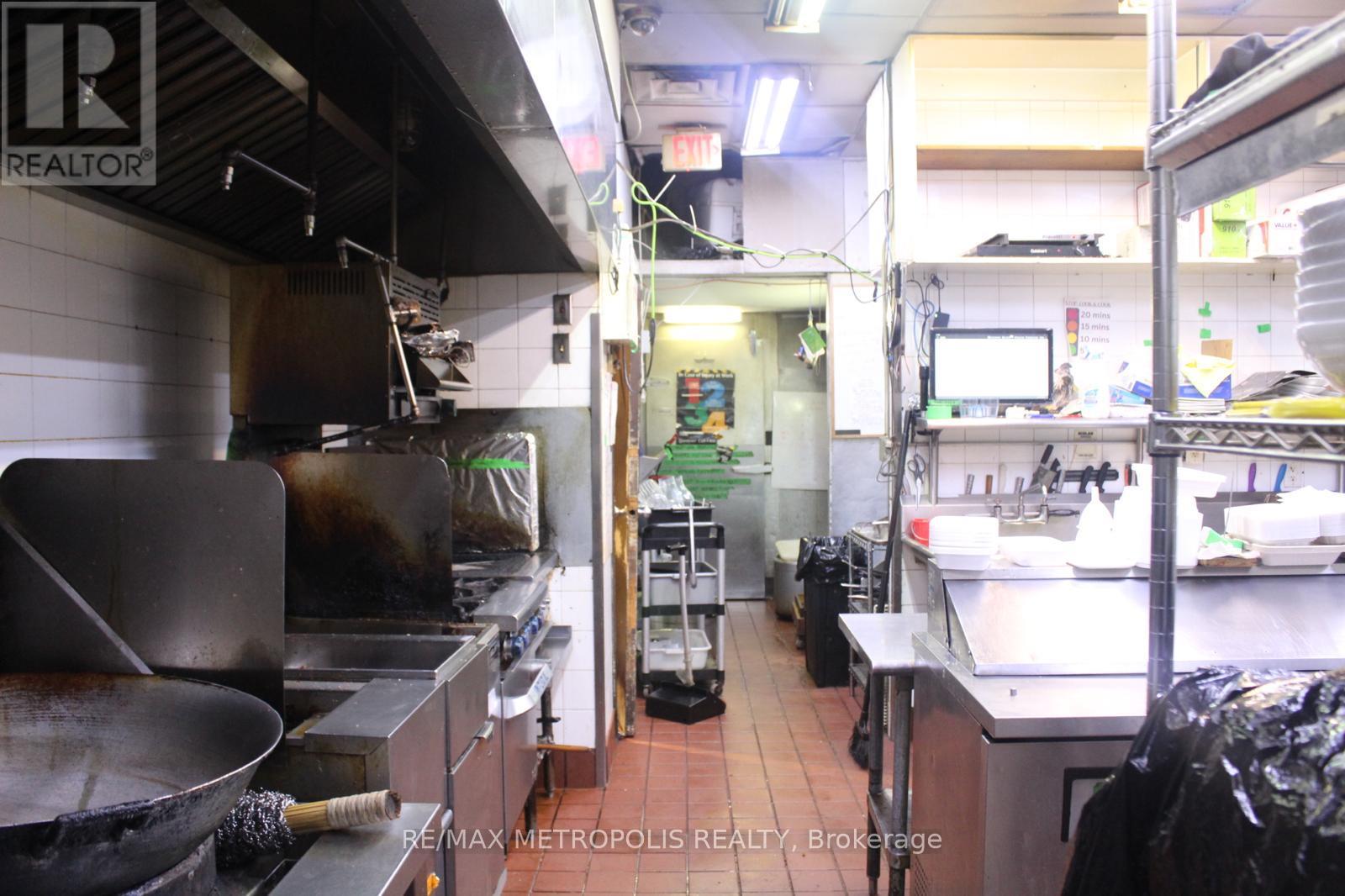 1 - 879 York Mills Road, Toronto, Ontario  M3B 1Y5 - Photo 12 - C12454025