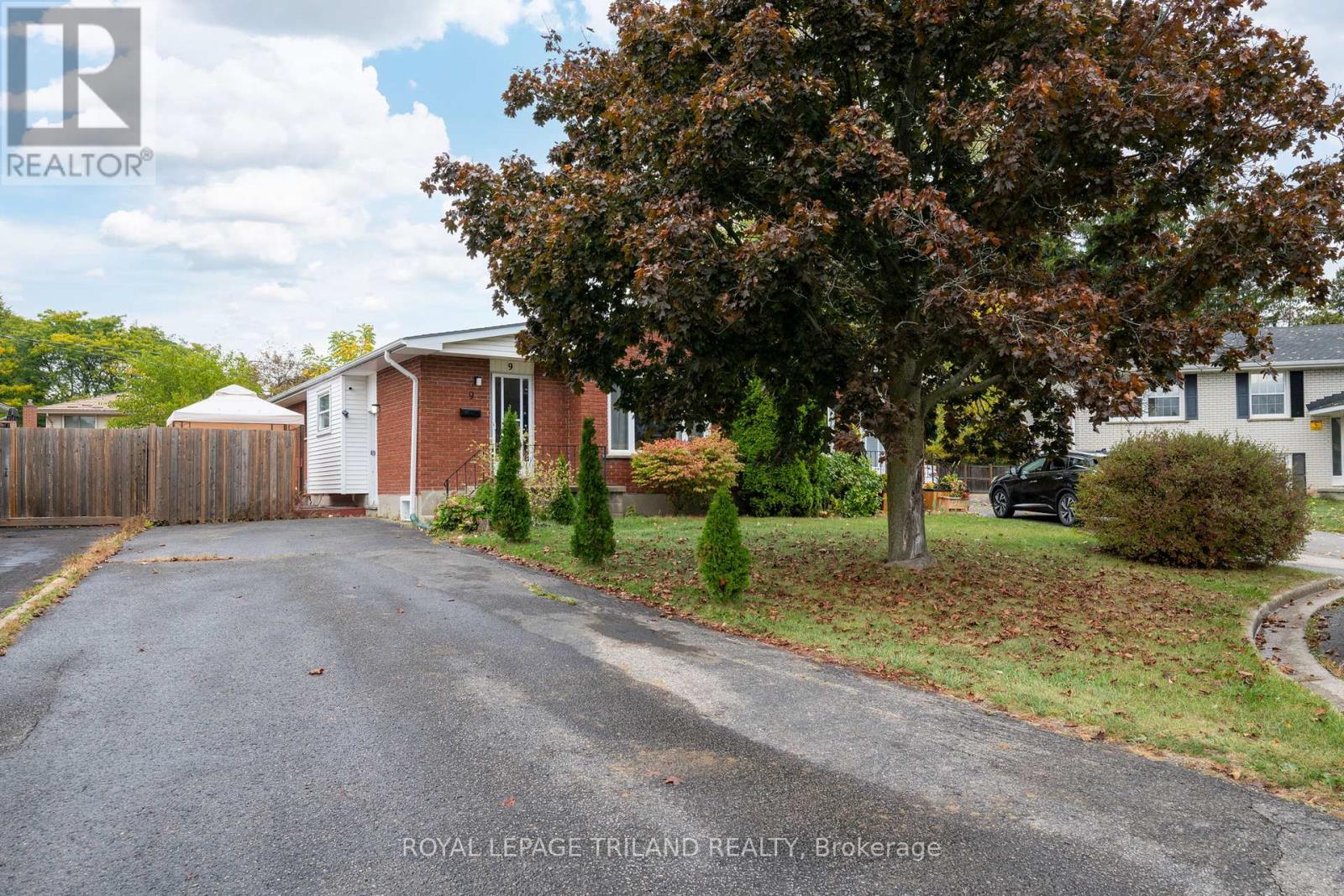 9 JOHNSON PLACE, St. Thomas, Ontario