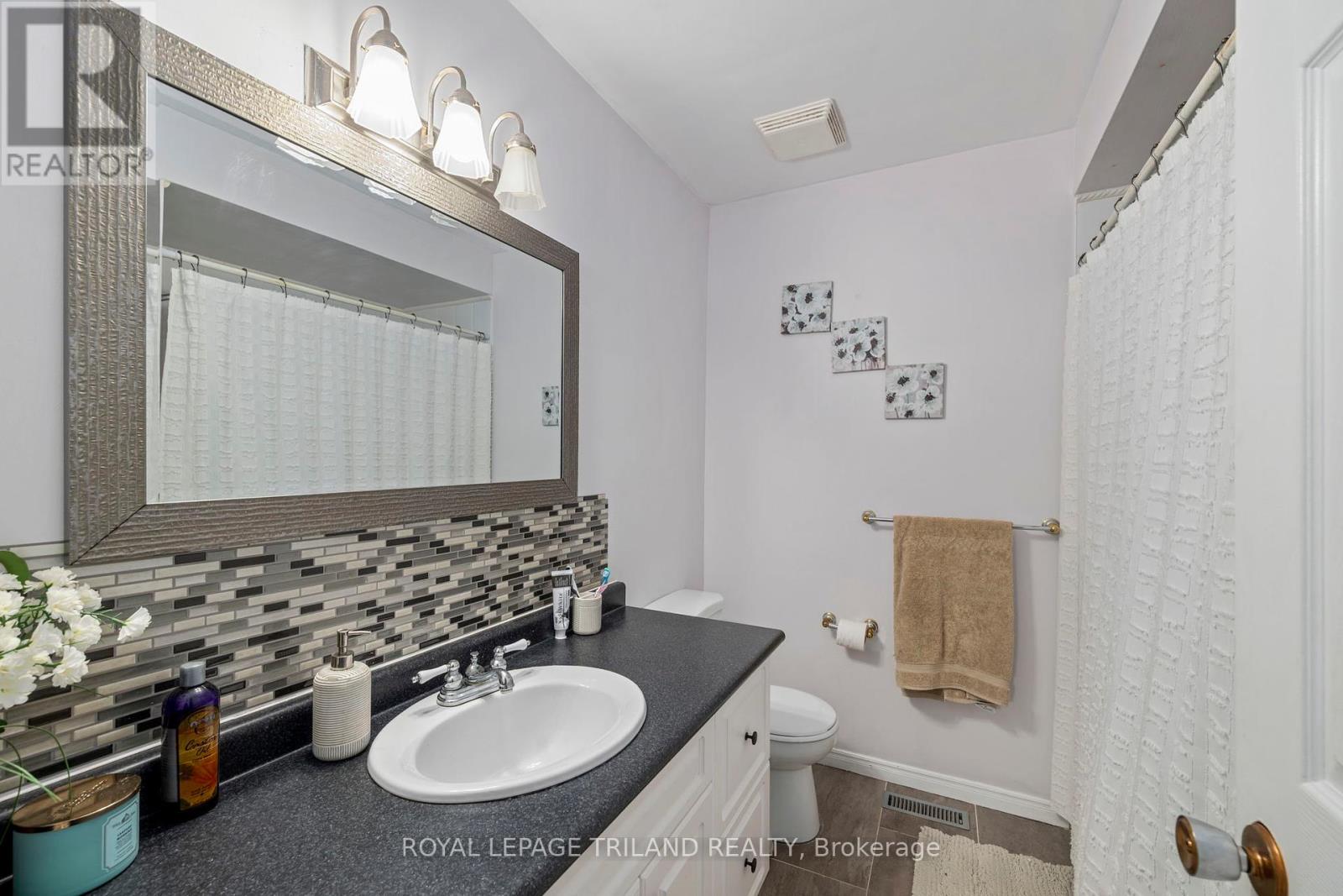 9 Johnson Place, St. Thomas, Ontario  N5P 2E9 - Photo 11 - X12454697