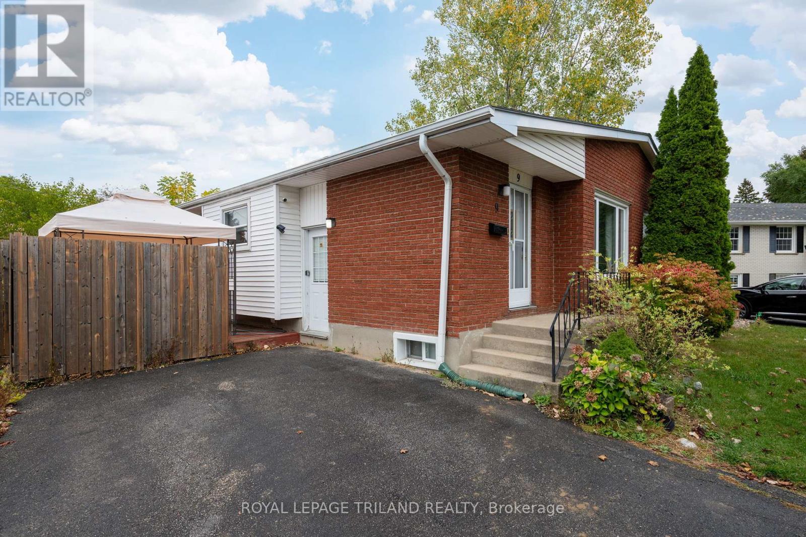 9 Johnson Place, St. Thomas, Ontario  N5P 2E9 - Photo 2 - X12454697