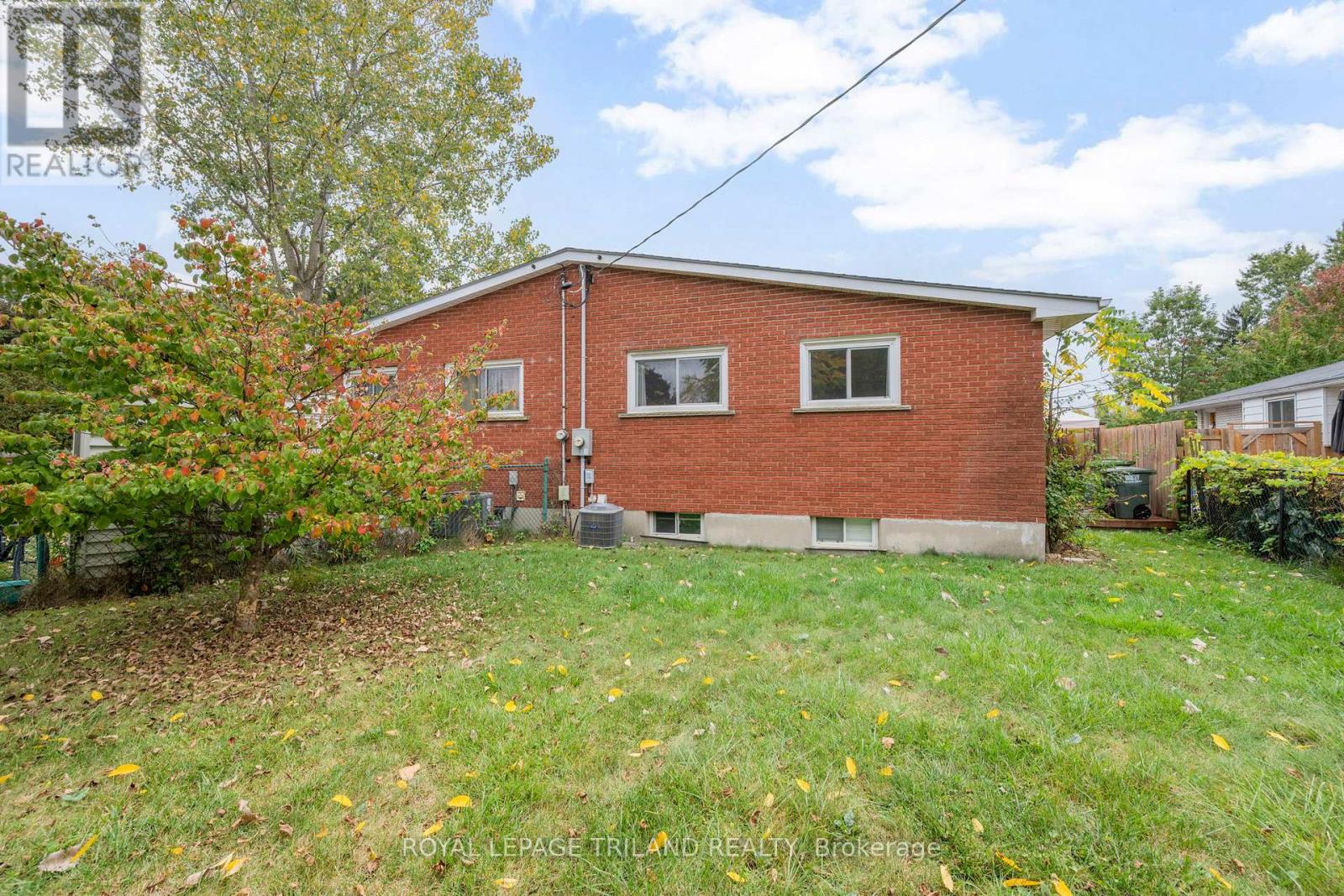 9 Johnson Place, St. Thomas, Ontario  N5P 2E9 - Photo 27 - X12454697