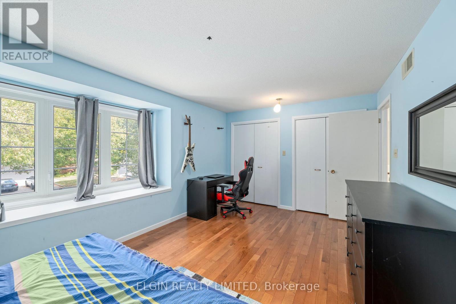 23 Farmington Crescent, London South, Ontario  N6K 3J2 - Photo 17 - X12454730