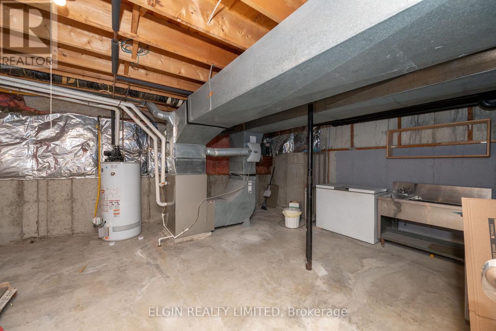 23 Farmington Crescent, London South, Ontario  N6K 3J2 - Photo 30 - X12454730