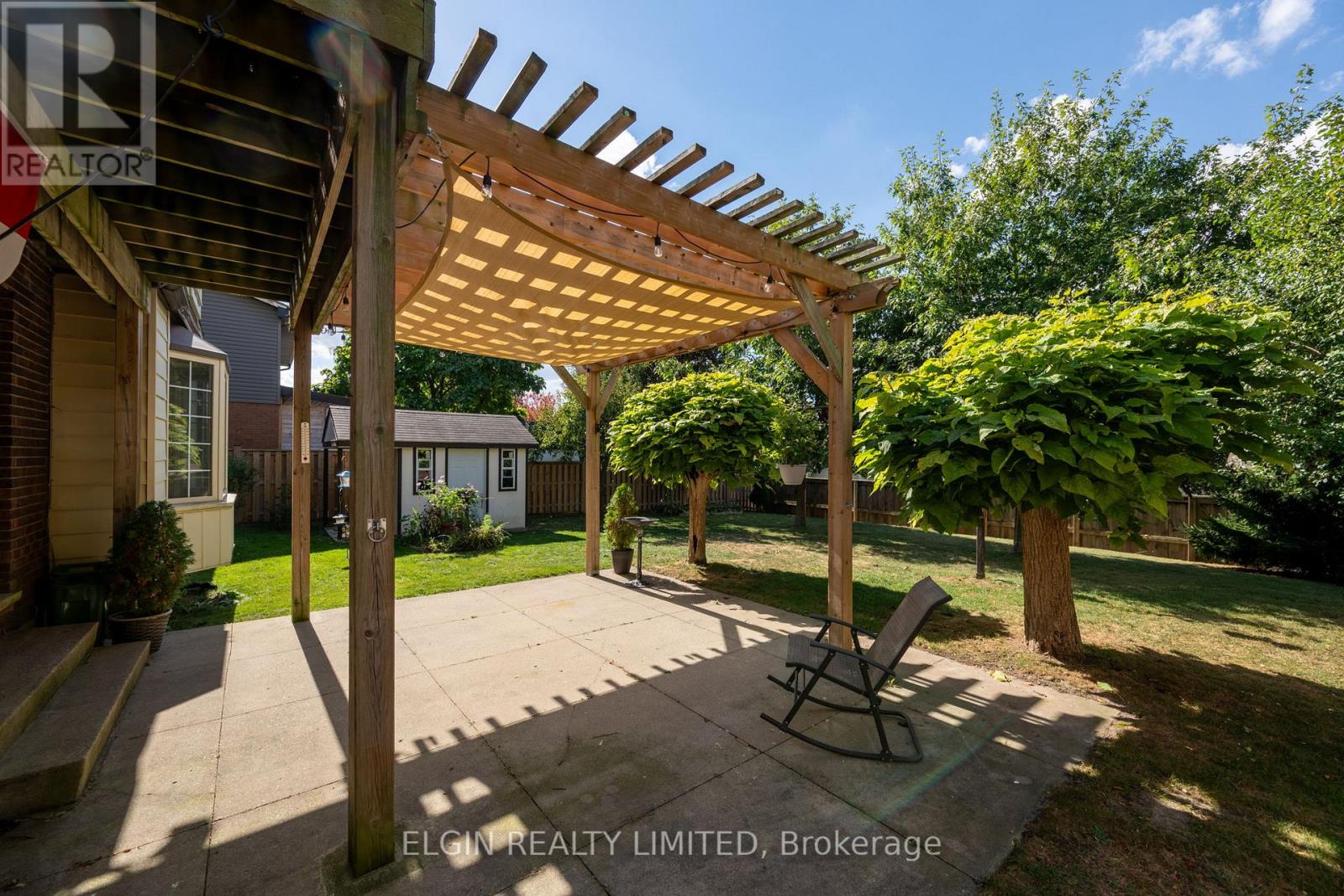 23 Farmington Crescent, London South, Ontario  N6K 3J2 - Photo 32 - X12454730