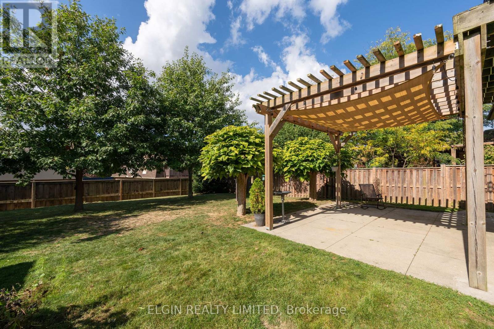 23 Farmington Crescent, London South, Ontario  N6K 3J2 - Photo 33 - X12454730