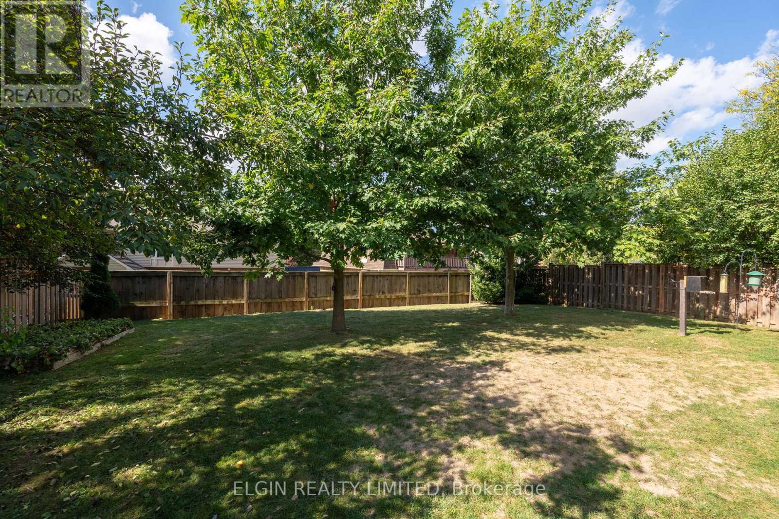 23 Farmington Crescent, London South, Ontario  N6K 3J2 - Photo 34 - X12454730