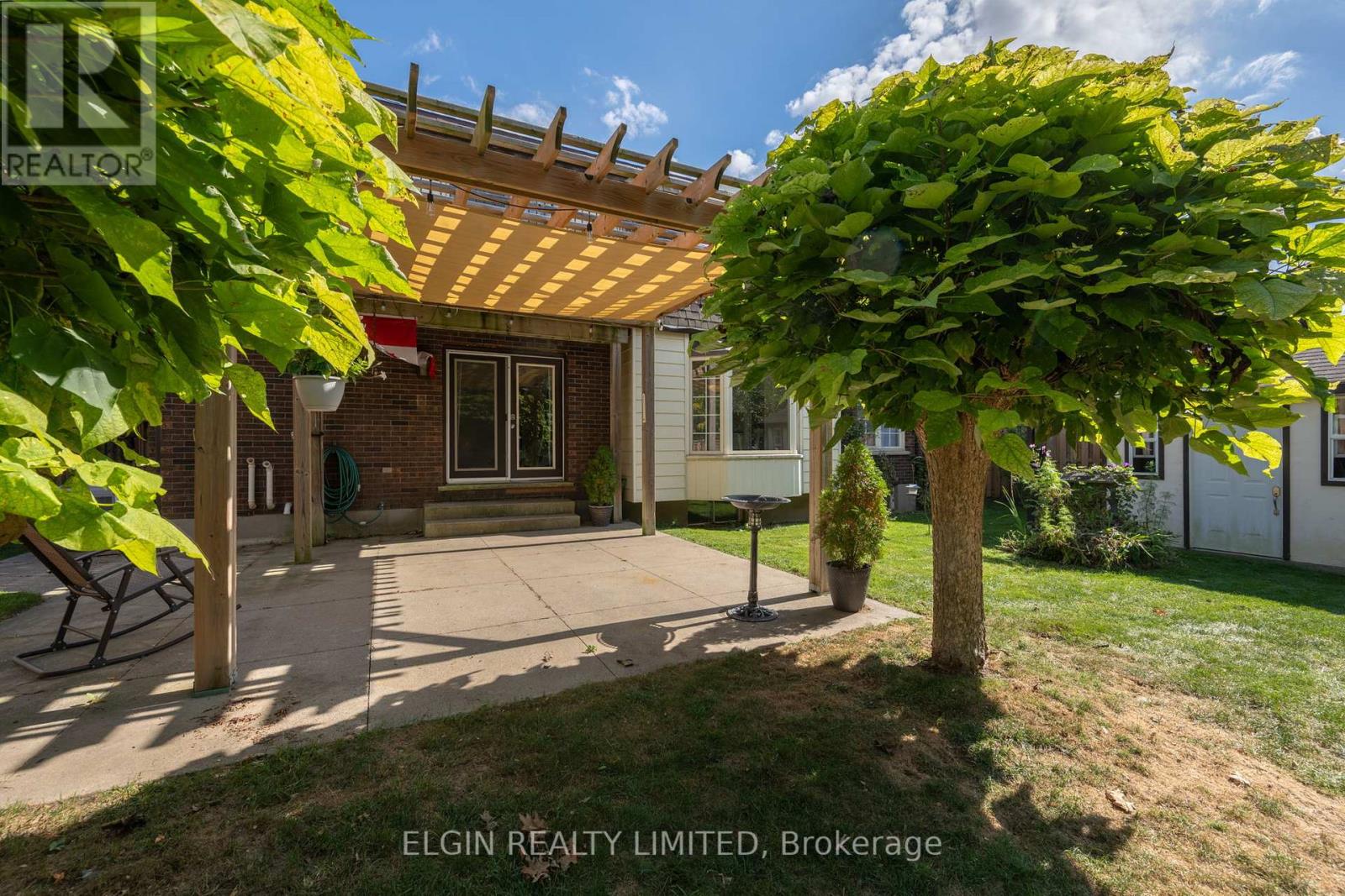 23 Farmington Crescent, London South, Ontario  N6K 3J2 - Photo 37 - X12454730