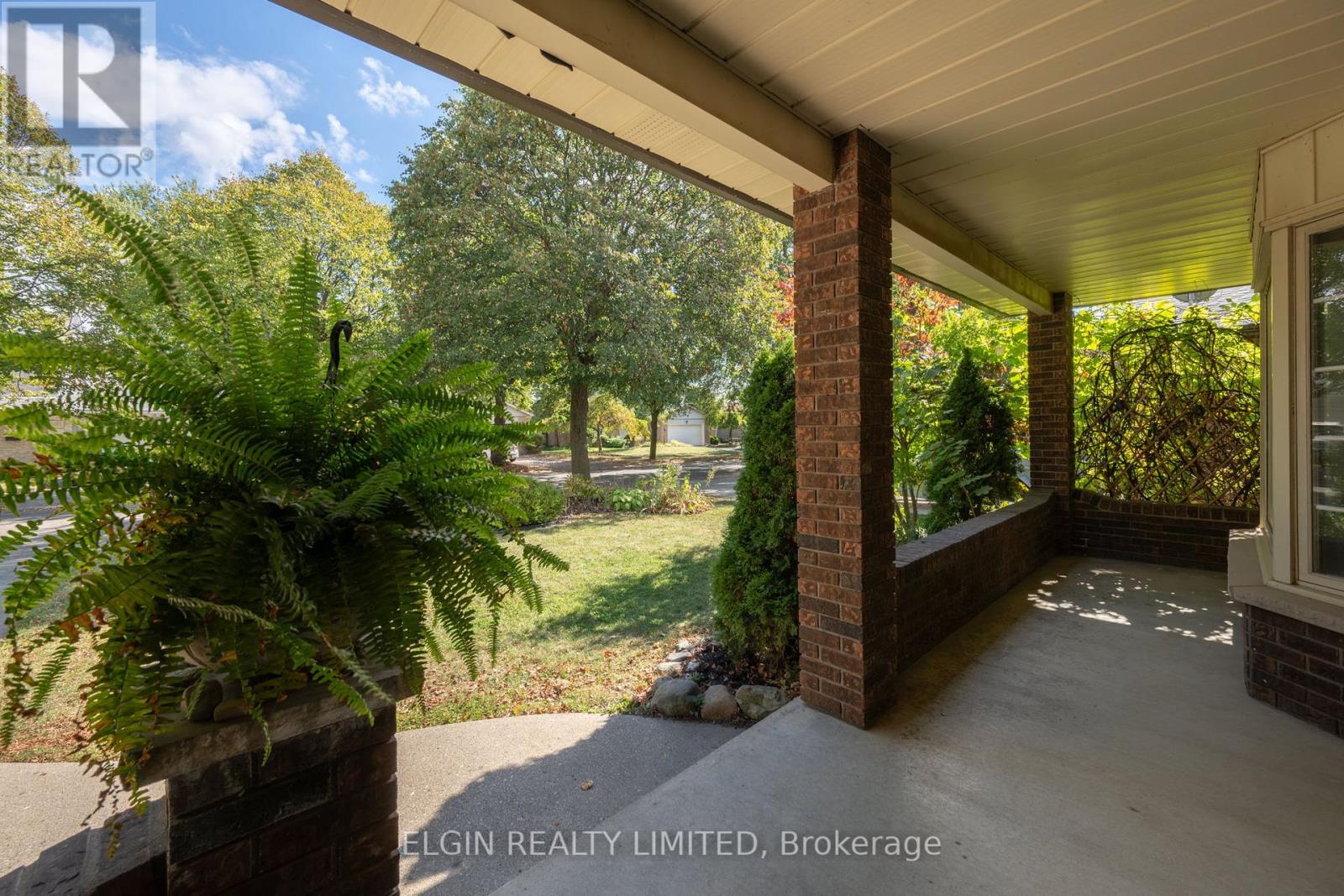 23 Farmington Crescent, London South, Ontario  N6K 3J2 - Photo 38 - X12454730