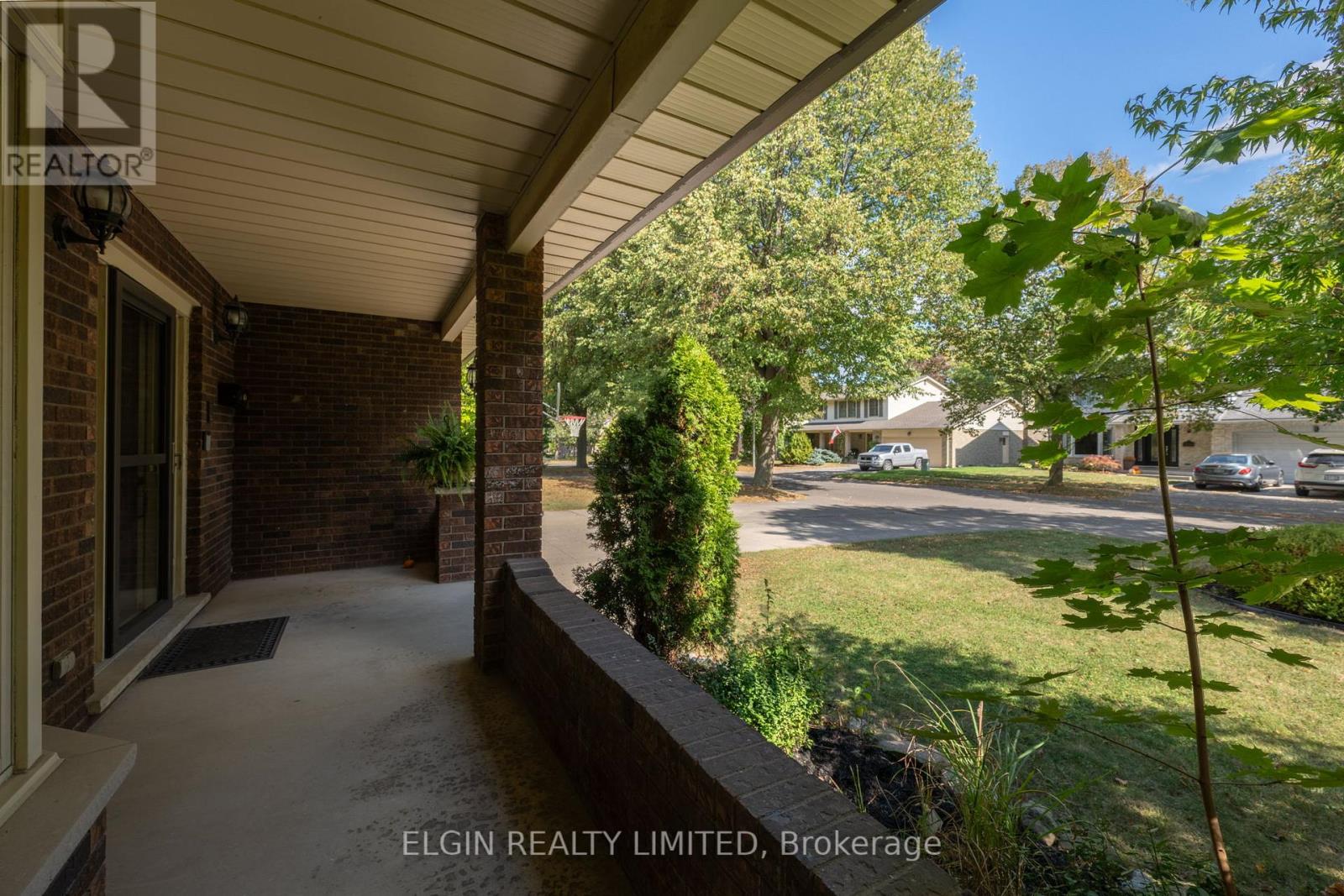 23 Farmington Crescent, London South, Ontario  N6K 3J2 - Photo 39 - X12454730