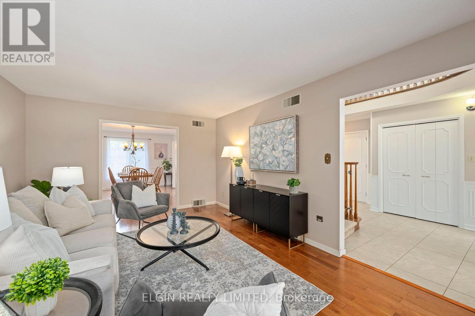 23 Farmington Crescent, London South, Ontario  N6K 3J2 - Photo 8 - X12454730