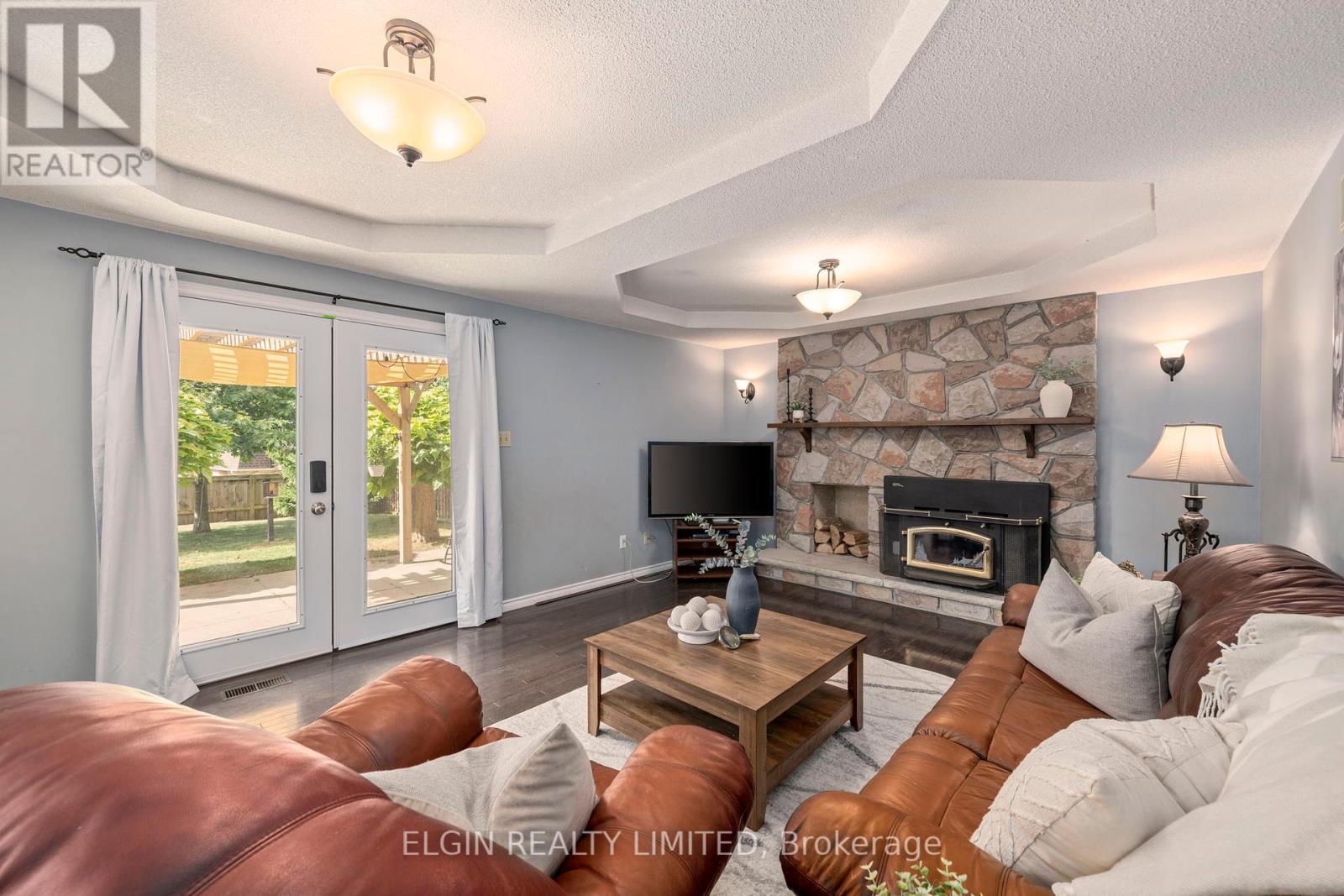 23 Farmington Crescent, London South, Ontario  N6K 3J2 - Photo 9 - X12454730
