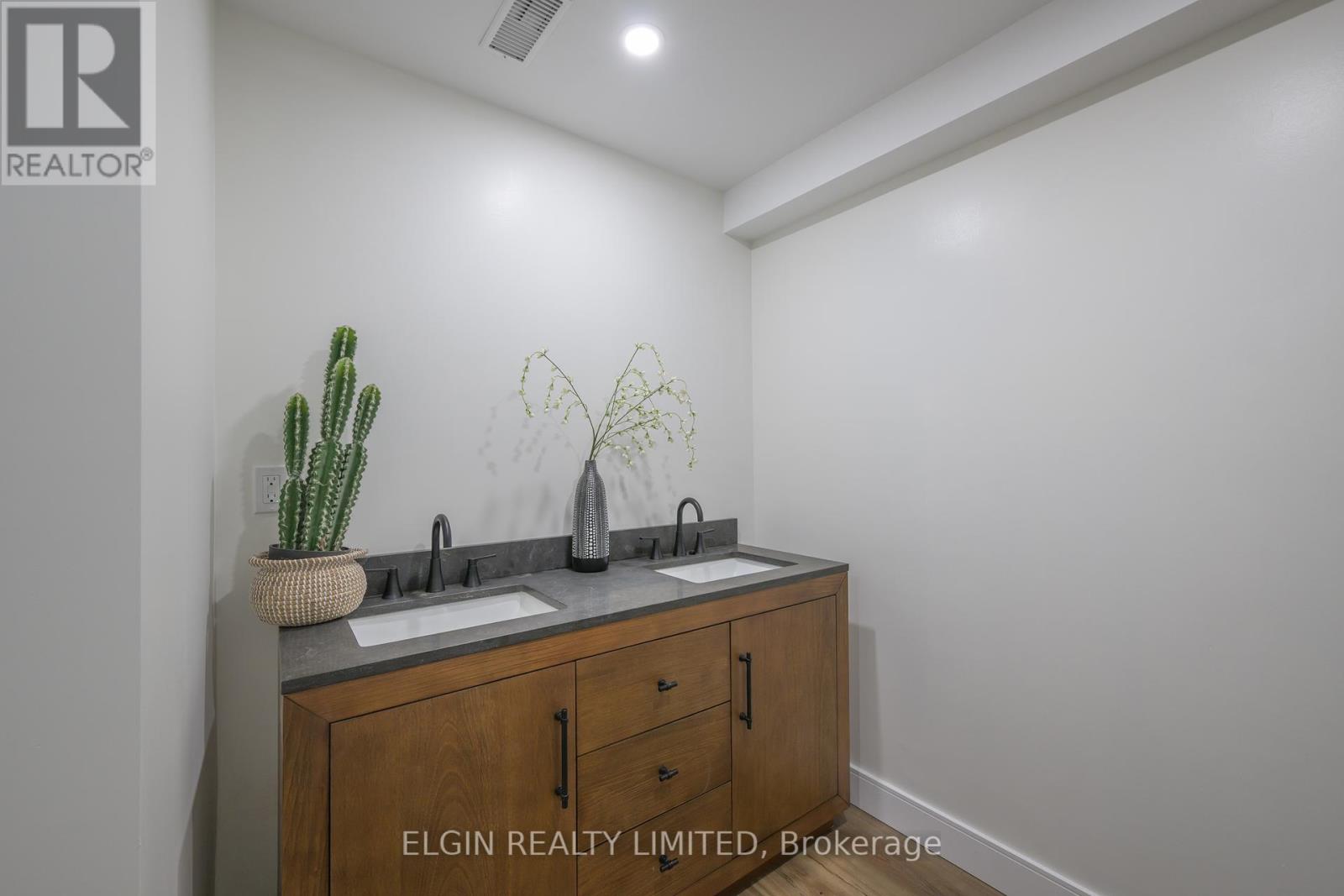 8031 Rogers Road, Malahide, Ontario  N5H 2R4 - Photo 50 - X12454803