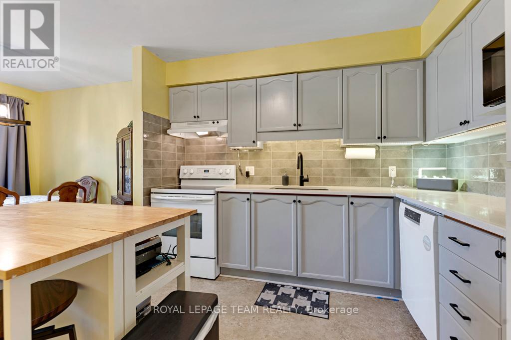 185 Morris Street, Carleton Place, Ontario  K7C 4M8 - Photo 10 - X12454717