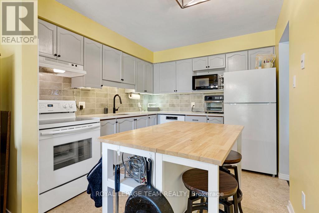 185 Morris Street, Carleton Place, Ontario  K7C 4M8 - Photo 8 - X12454717