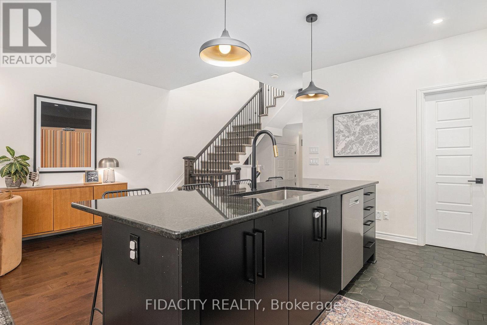 648 Vivera Place, Ottawa, Ontario  K2S 2N1 - Photo 5 - X12454794