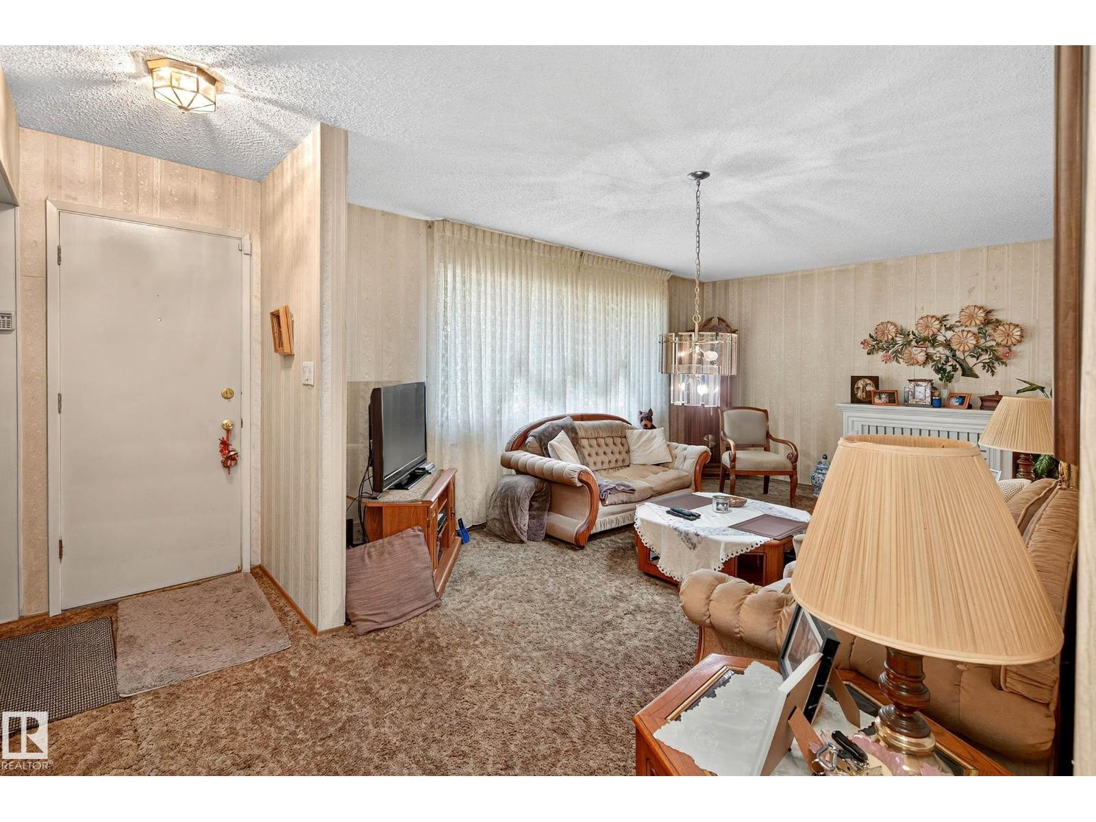 8404 171 St Nw, Edmonton, Alberta  T5T 0H3 - Photo 2 - E4461493
