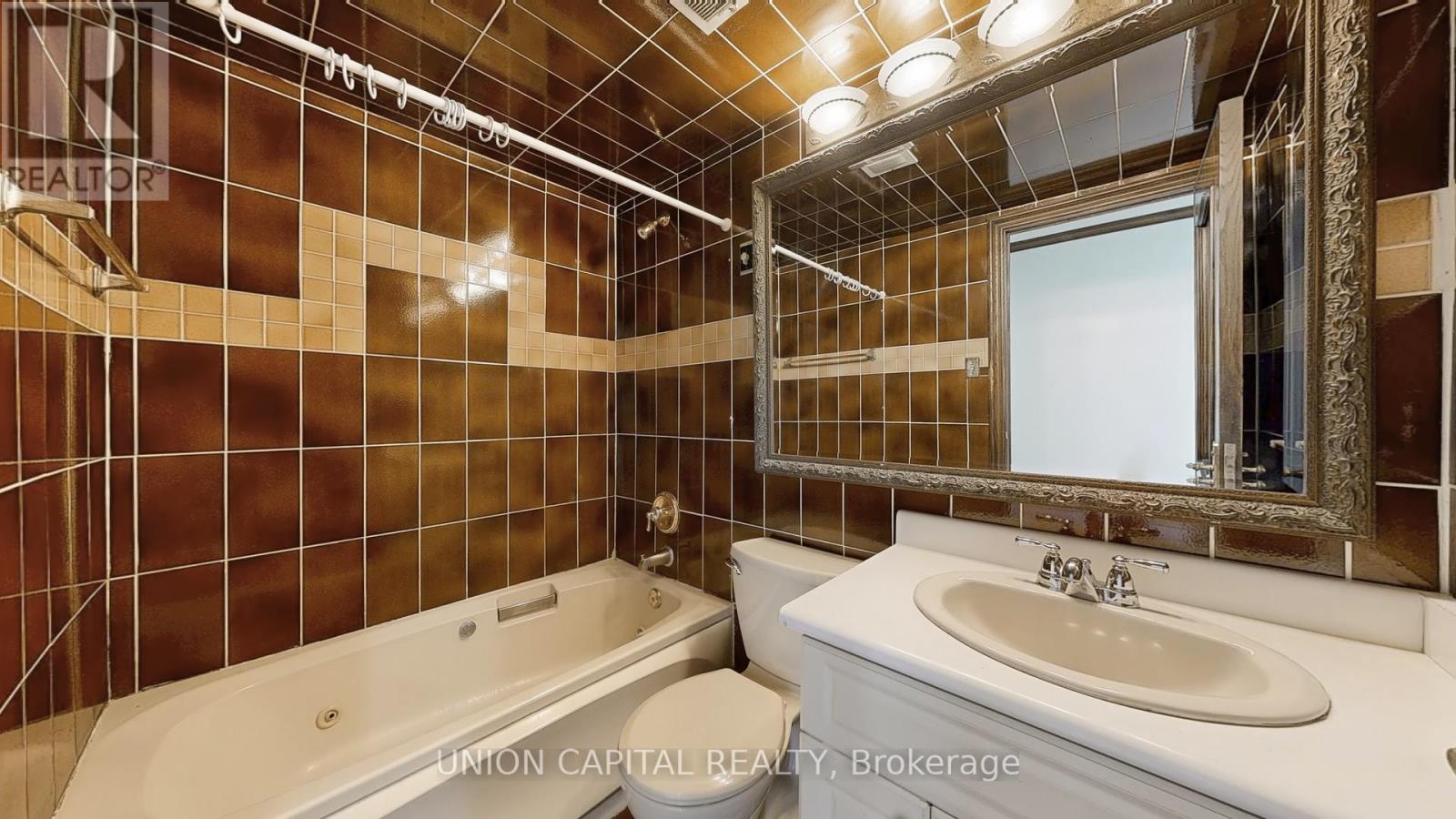 913 - 31 Four Winds Drive, Toronto, Ontario  M3J 1K9 - Photo 11 - W12324194