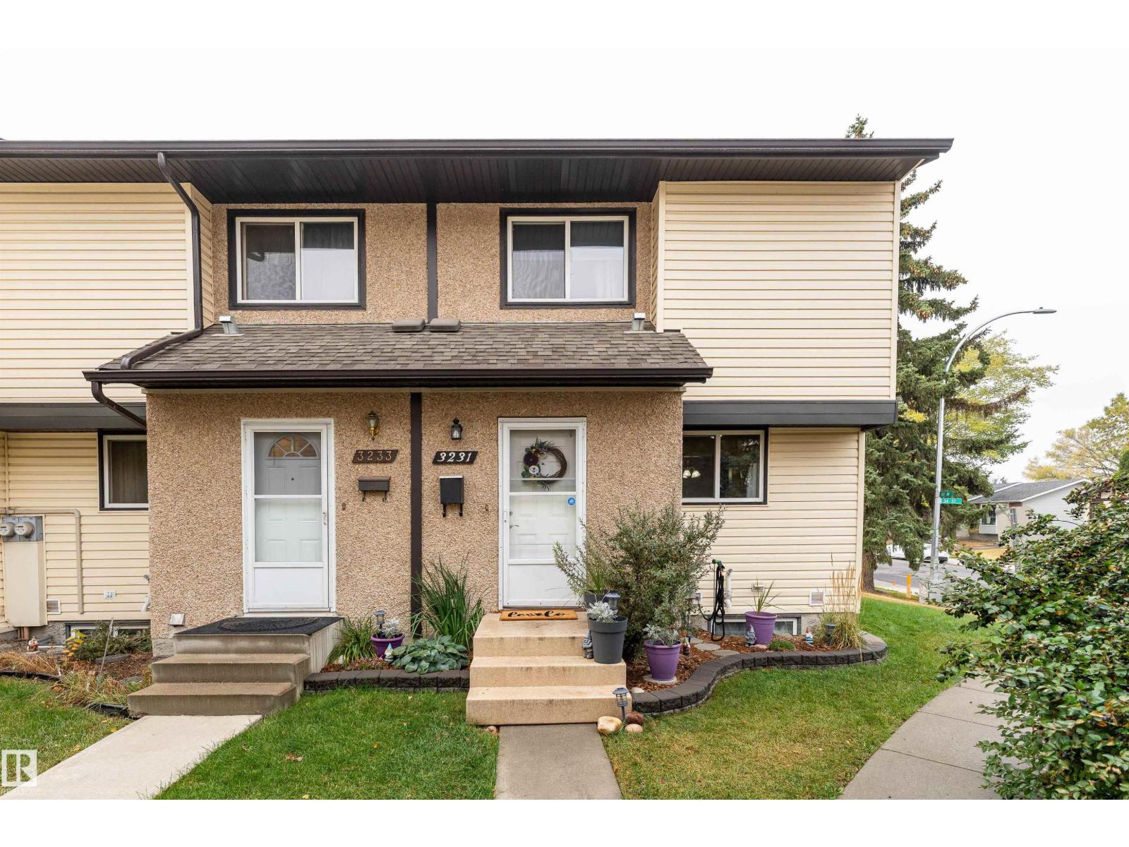 3231 142 AV NW, edmonton, Alberta