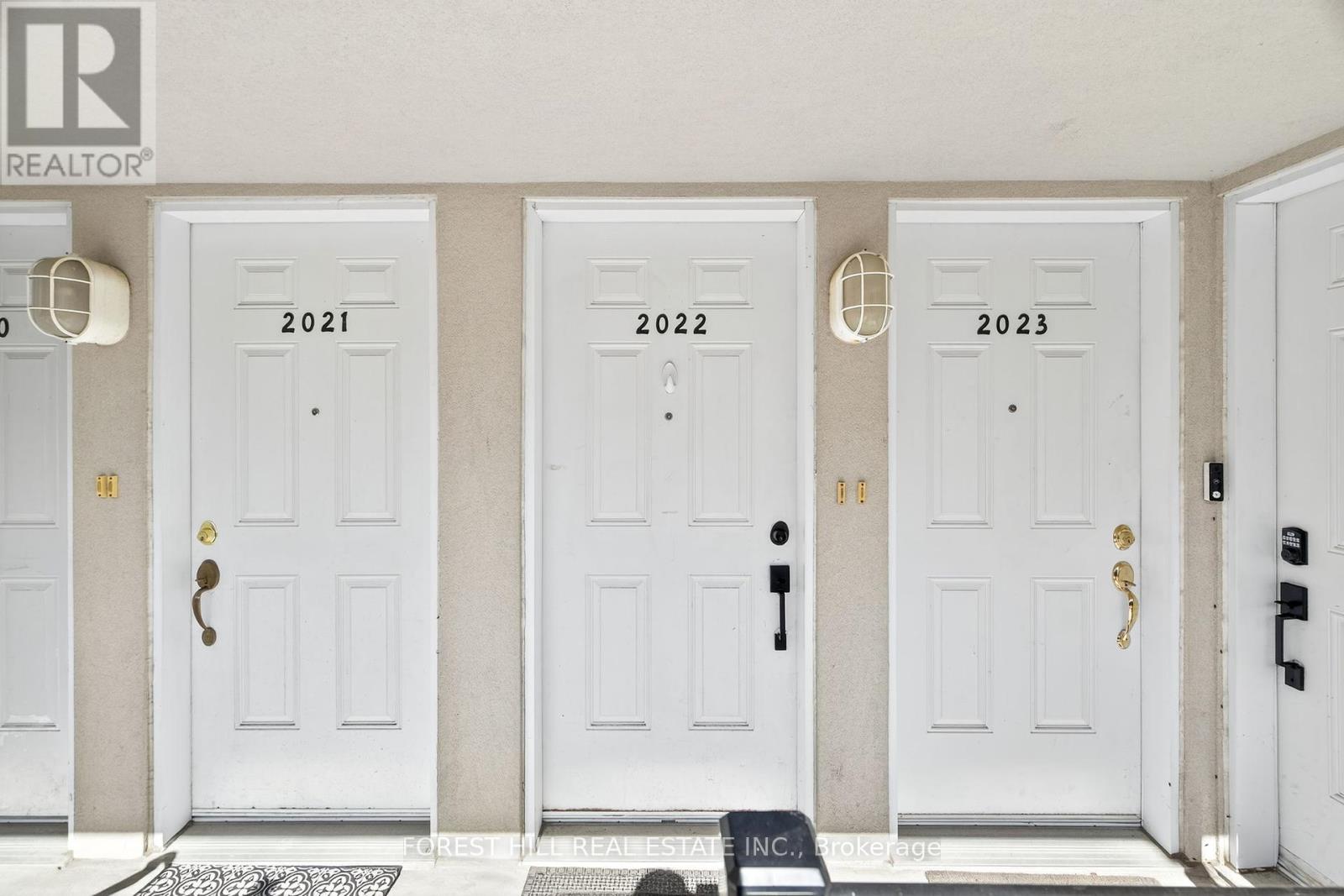 2022 - 3035 Finch Ave Avenue W, Toronto, Ontario  M9M 0A3 - Photo 3 - W12451688