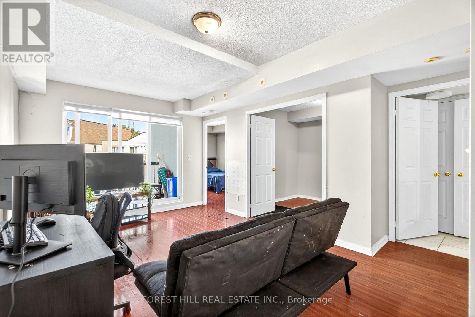 2022 - 3035 Finch Ave Avenue W, Toronto, Ontario  M9M 0A3 - Photo 7 - W12451688