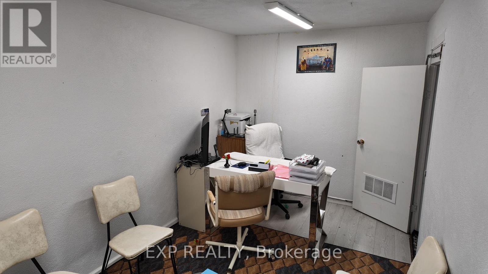 69 Main Street, Cambridge, Ontario  N1R 1V6 - Photo 7 - X12450966