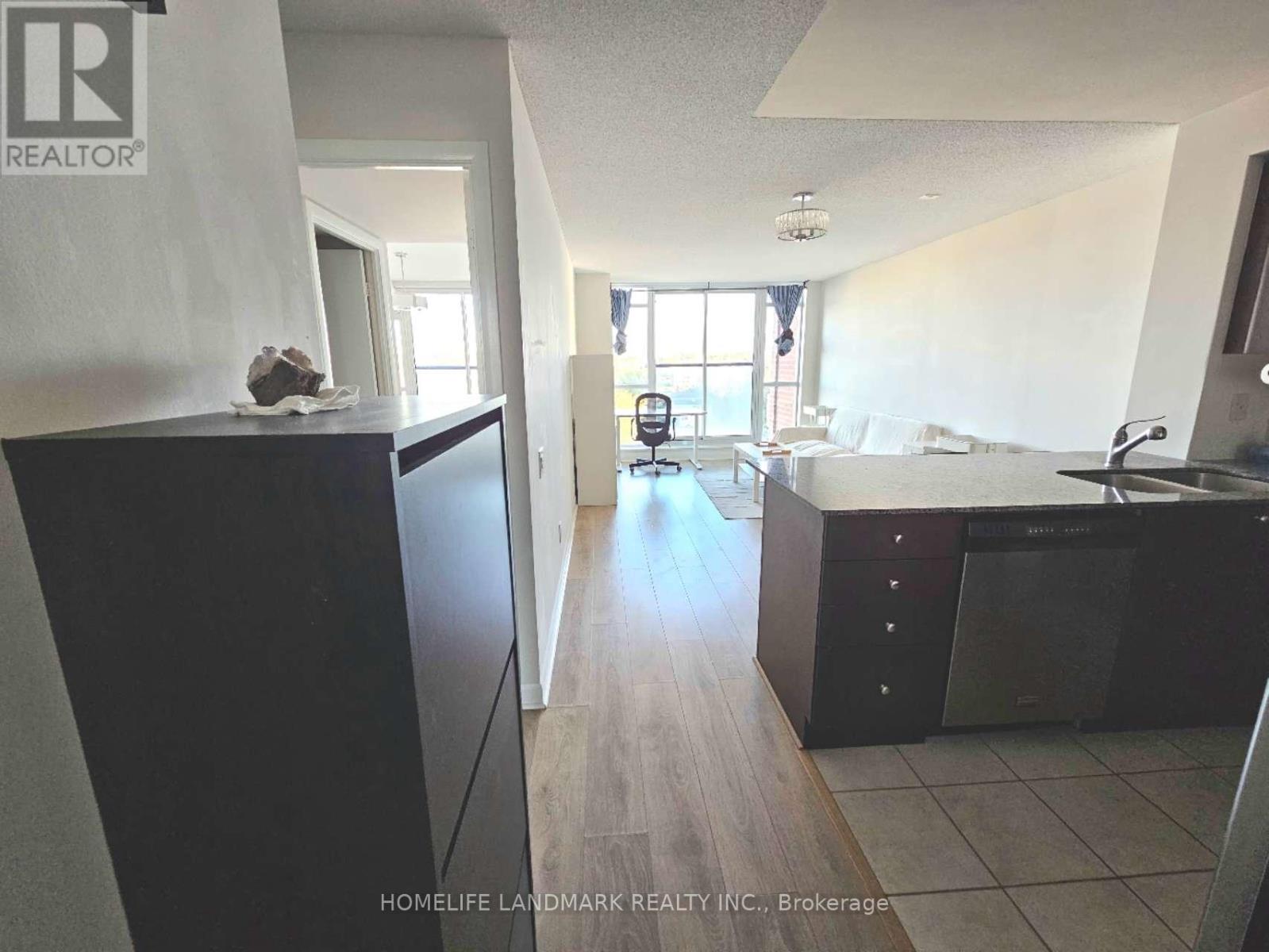 527 - 525 Wilson Avenue, Toronto, Ontario  M3H 1V1 - Photo 4 - C12454611