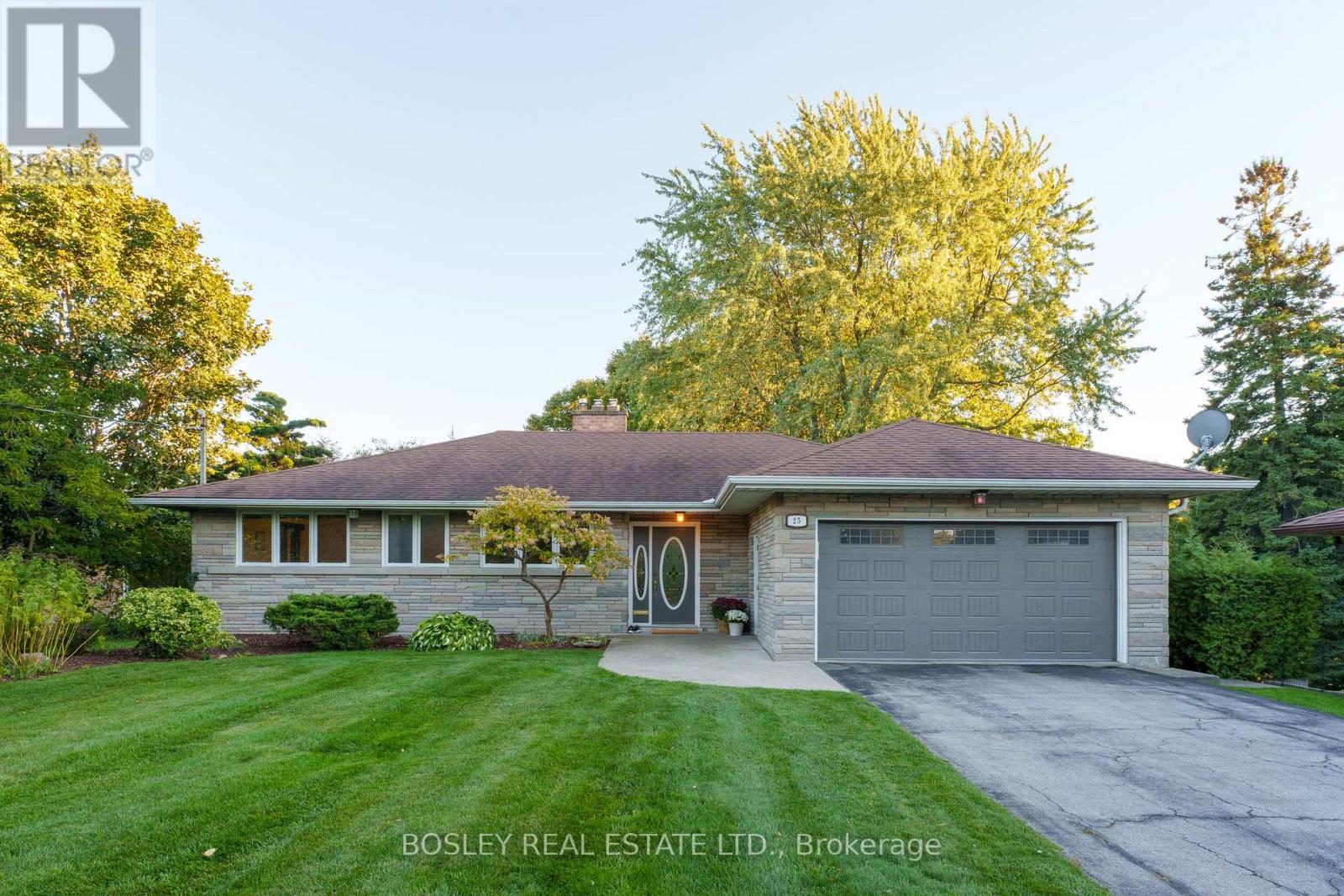 25 AYRE POINT ROAD, Toronto, Ontario