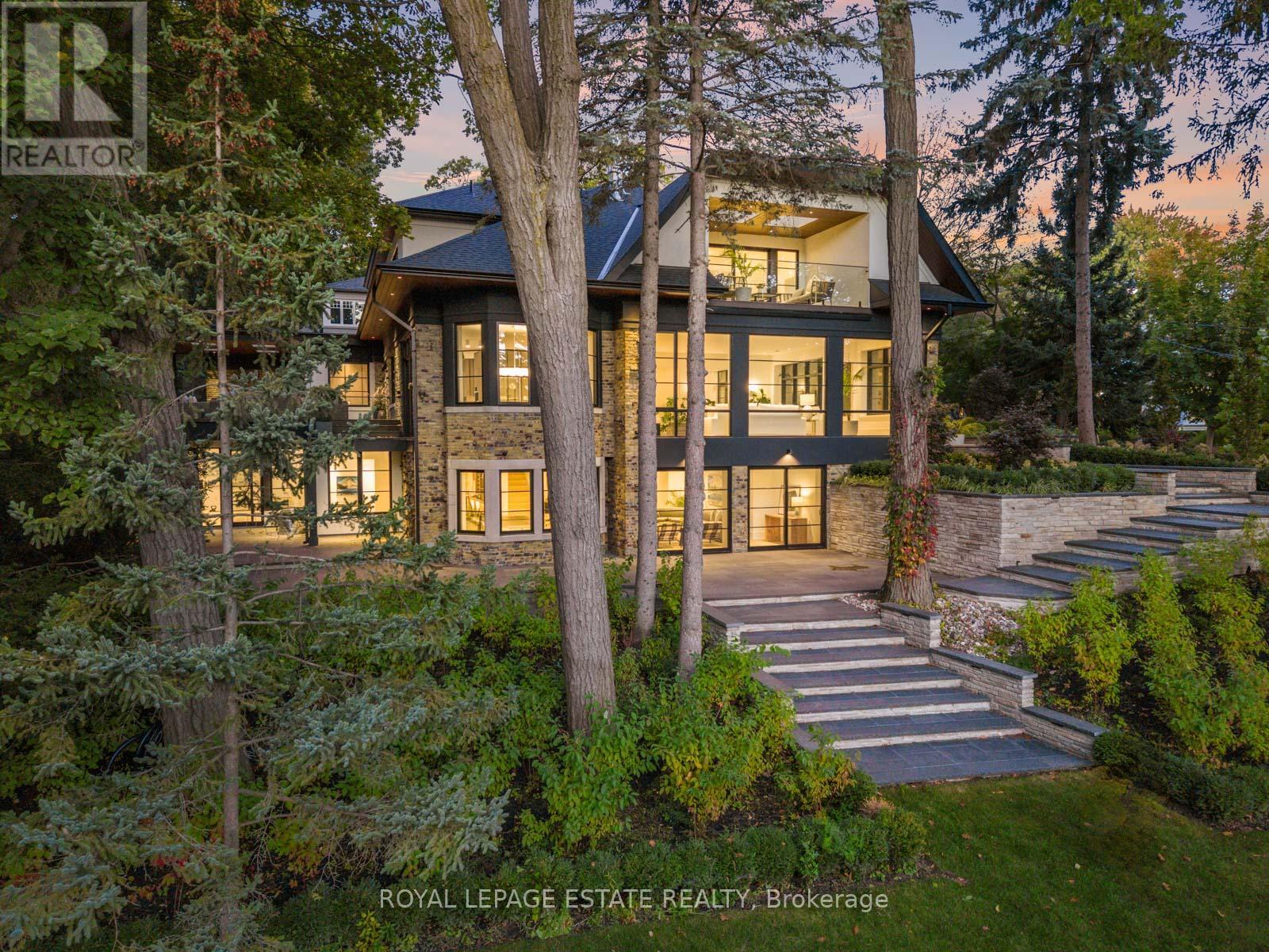8 CROWN PARK ROAD, Toronto, Ontario