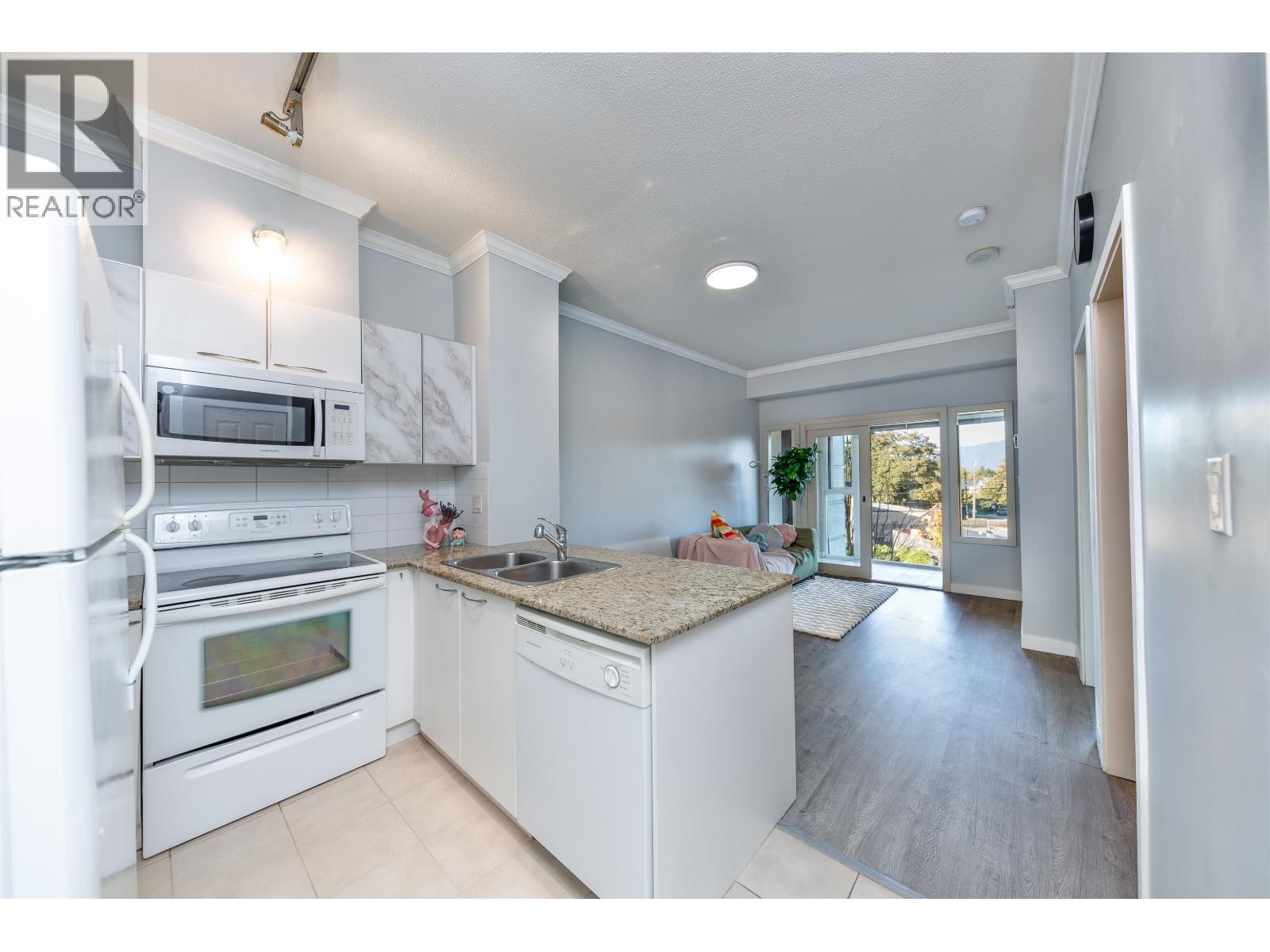 210 4028 Knight Street, Vancouver, British Columbia  V5N 5Y8 - Photo 4 - R3043628