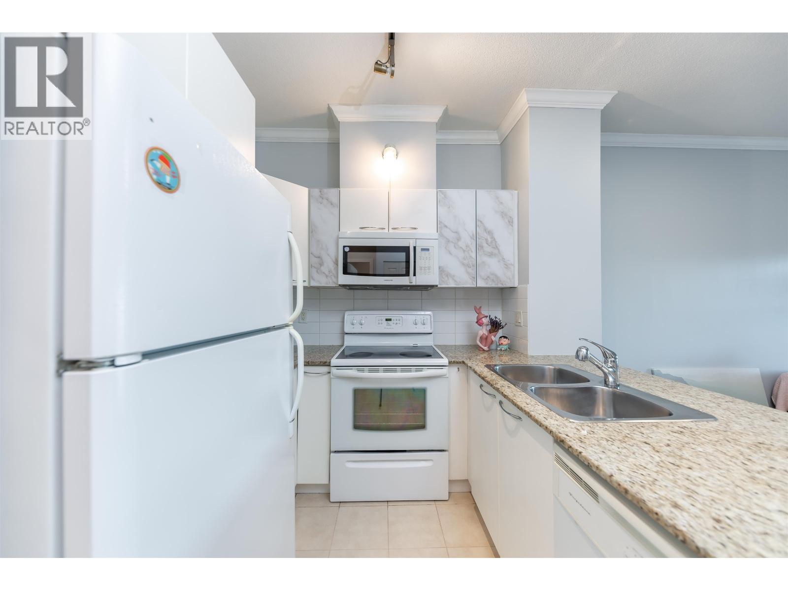 210 4028 Knight Street, Vancouver, British Columbia  V5N 5Y8 - Photo 3 - R3043628